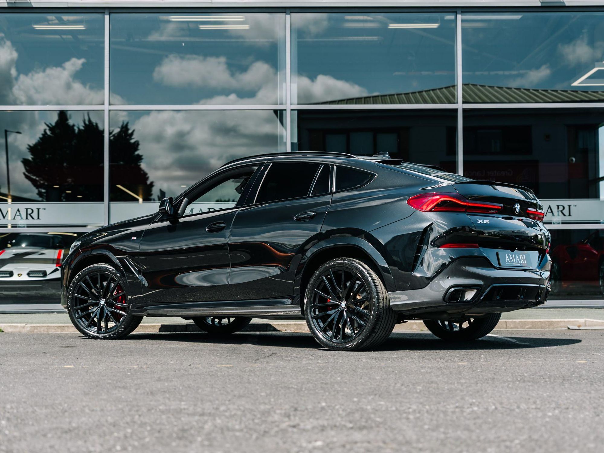 BMW X6 DIESEL ESTATE xDrive40d MHT M Sport 5dr Step Auto for sale UK - Slide 3