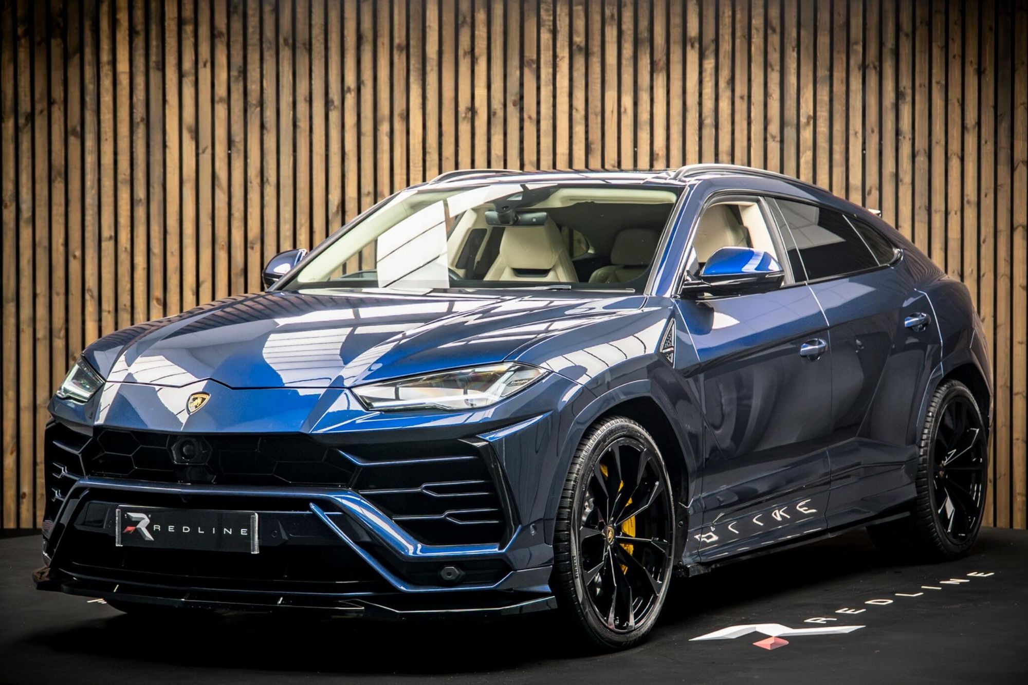 LAMBORGHINI URUS ESTATE 4.0T FSI V8 5dr Auto for sale UK - Slide 8