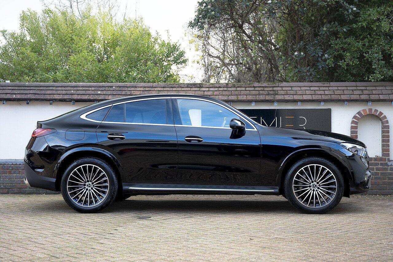 MERCEDES-BENZ GLC ESTATE GLC 300 4Matic AMG Line Premium Plus 5dr 9G-Tronic for sale UK - Slide 3