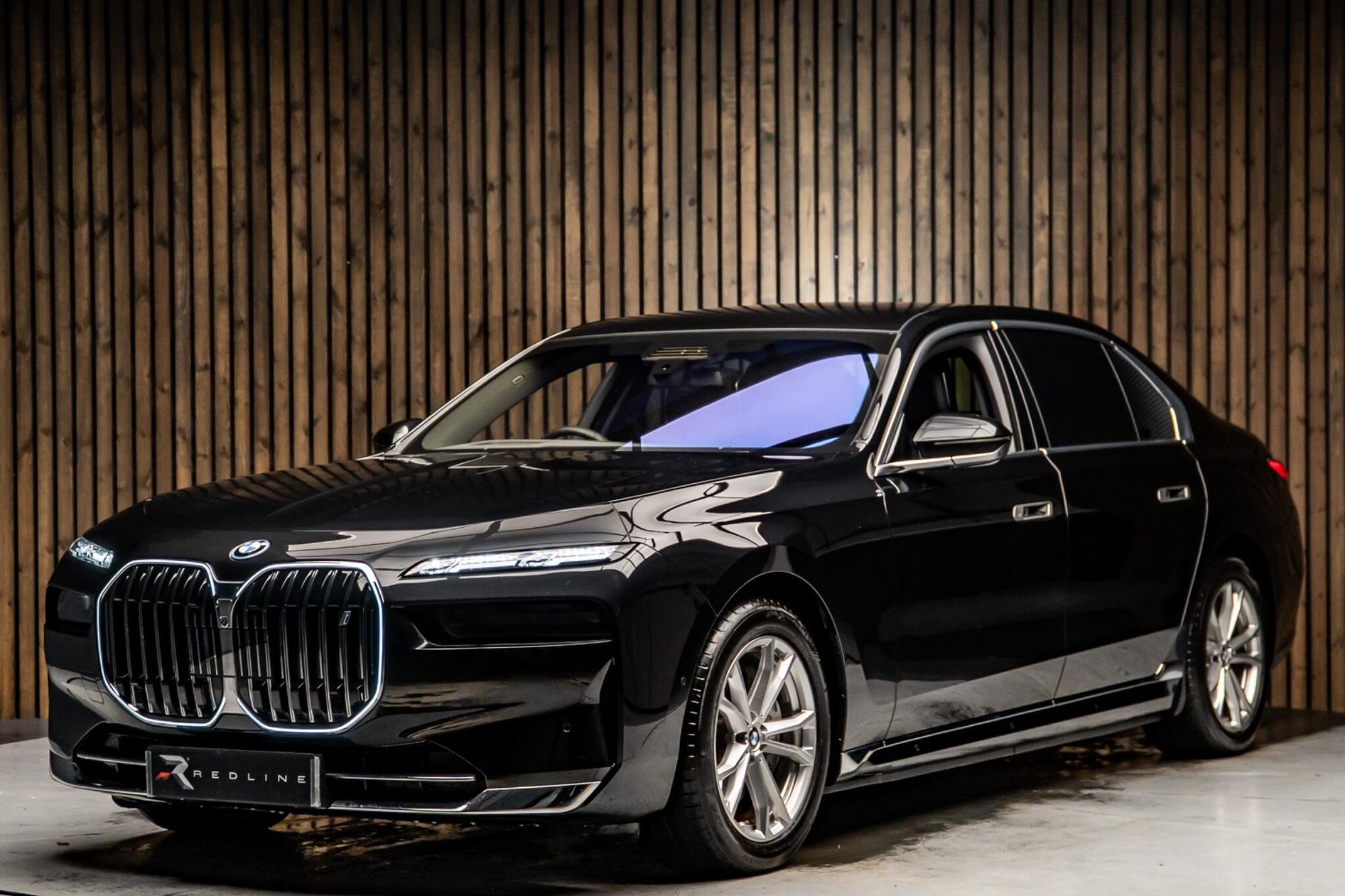 BMW I7 SALOON 400kW xDrive60 Excellence 105.7kWh 4dr Auto for sale UK - Slide 8