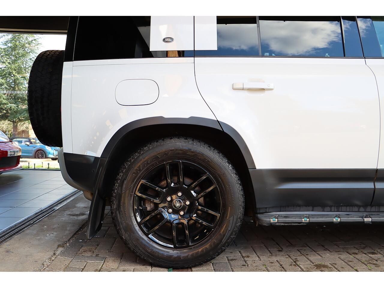 LAND ROVER DEFENDER DIESEL ESTATE 2.0 D240 S 110 5dr Auto for sale UK - Slide 7