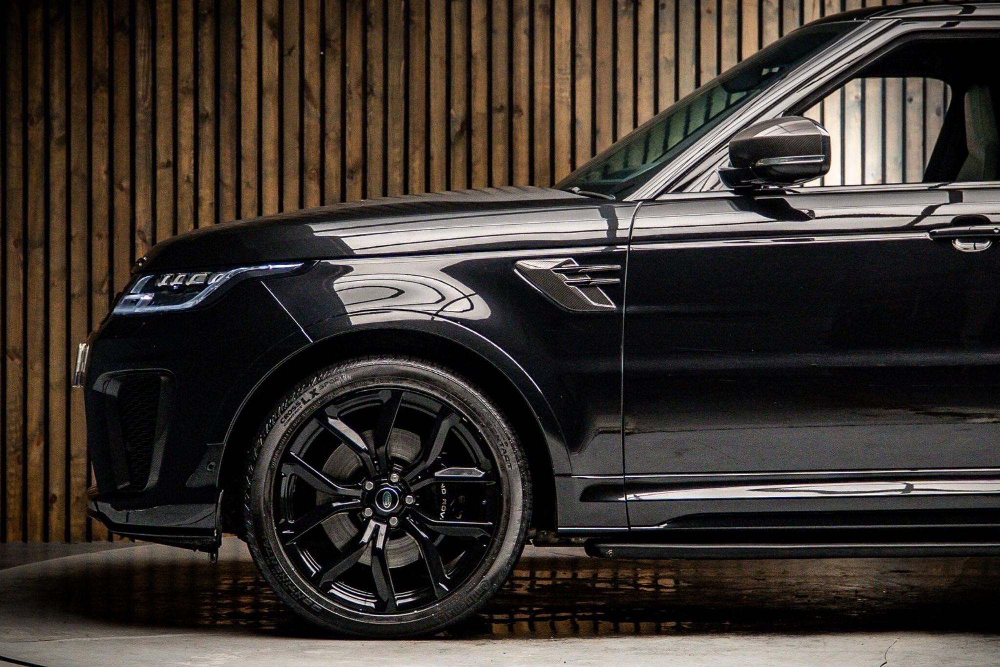 LAND ROVER RANGE ROVER SPORT ESTATE 5.0 P575 S/C SVR Carbon Edition 5dr Auto for sale UK - Slide 9