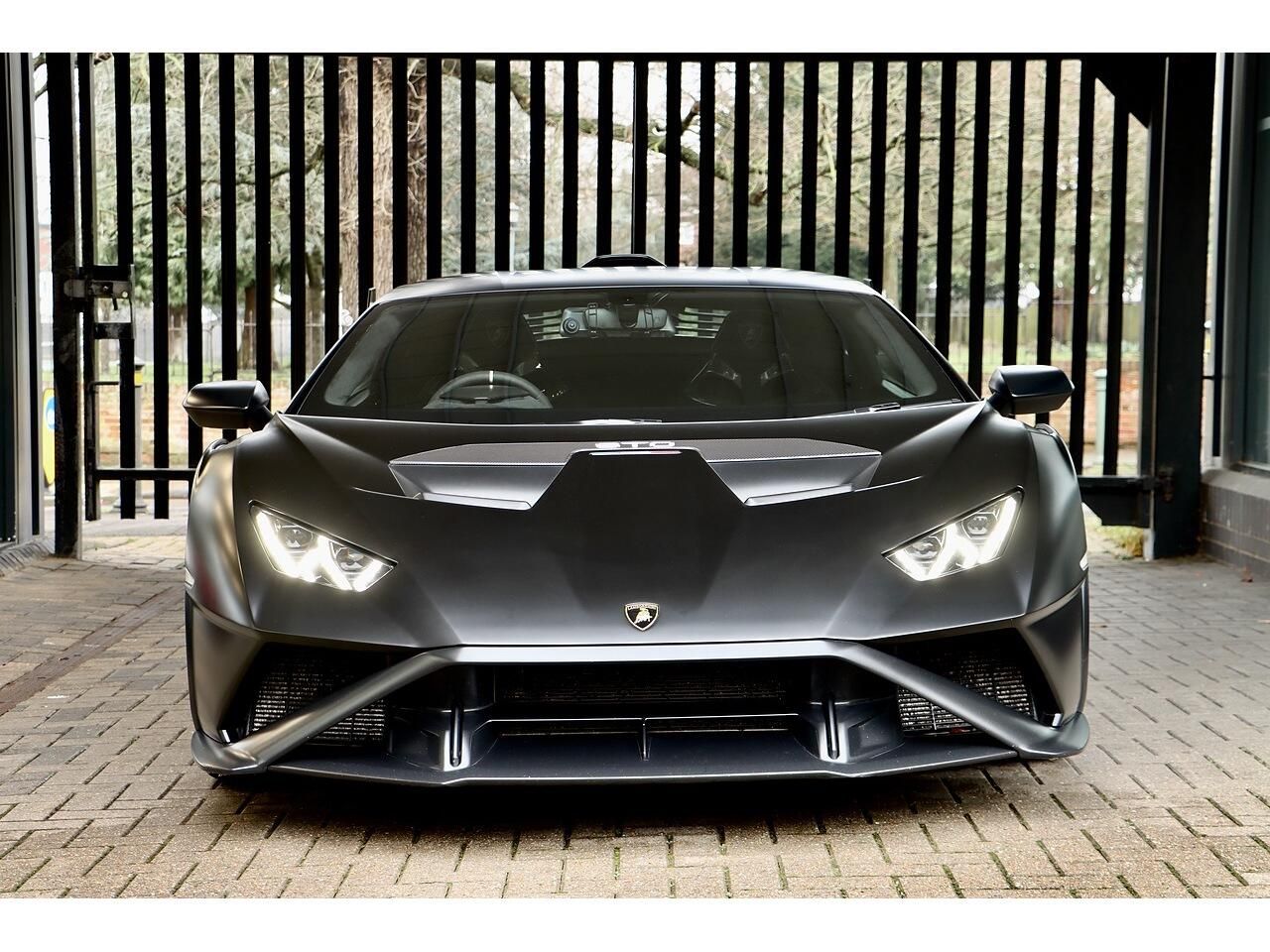 LAMBORGHINI HURACAN EVO COUPE 5.2 V10 640 STO 2dr Auto for sale UK - Slide 6