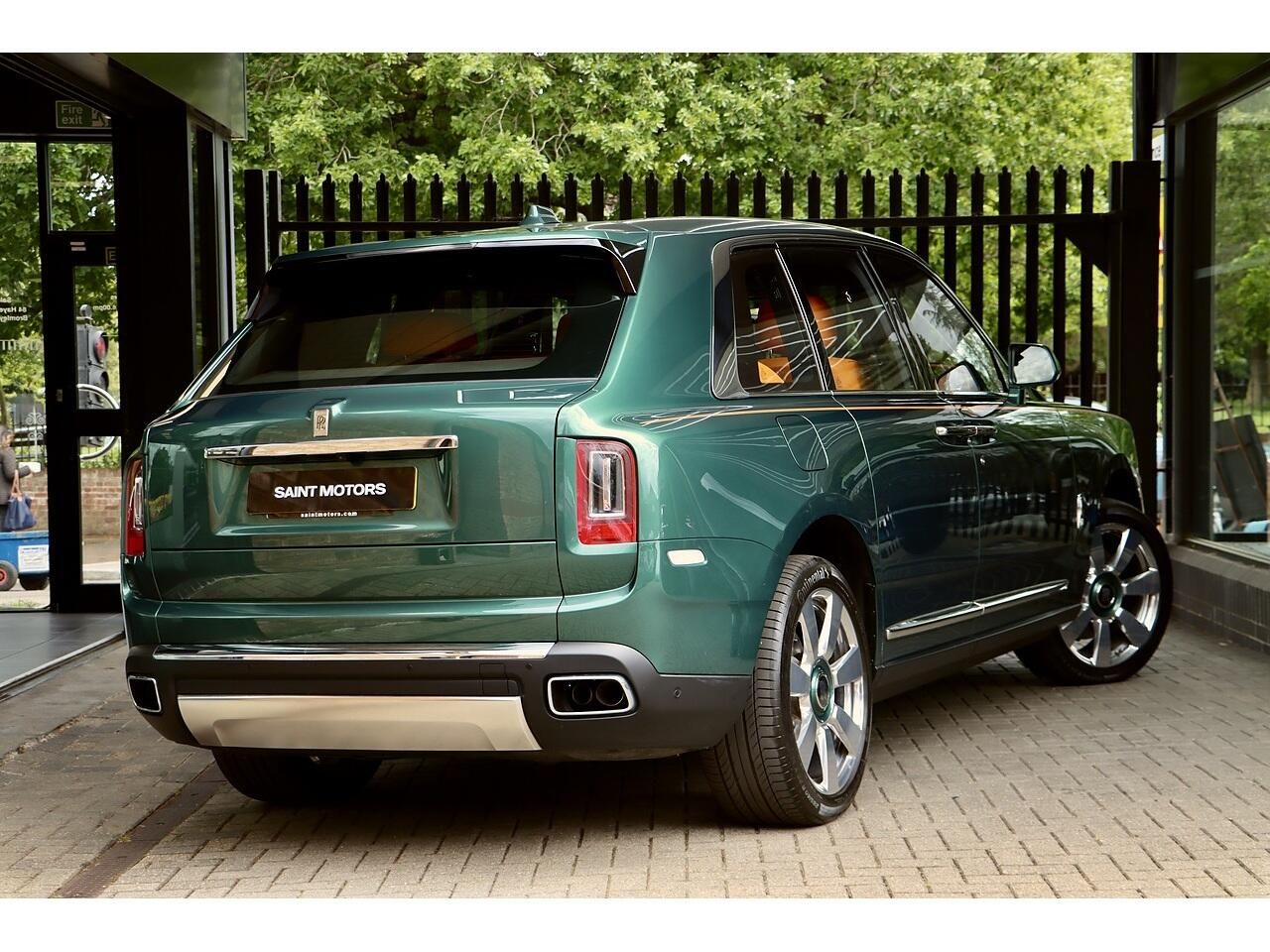 ROLLS-ROYCE CULLINAN ESTATE 5dr Auto for sale UK - Slide 10