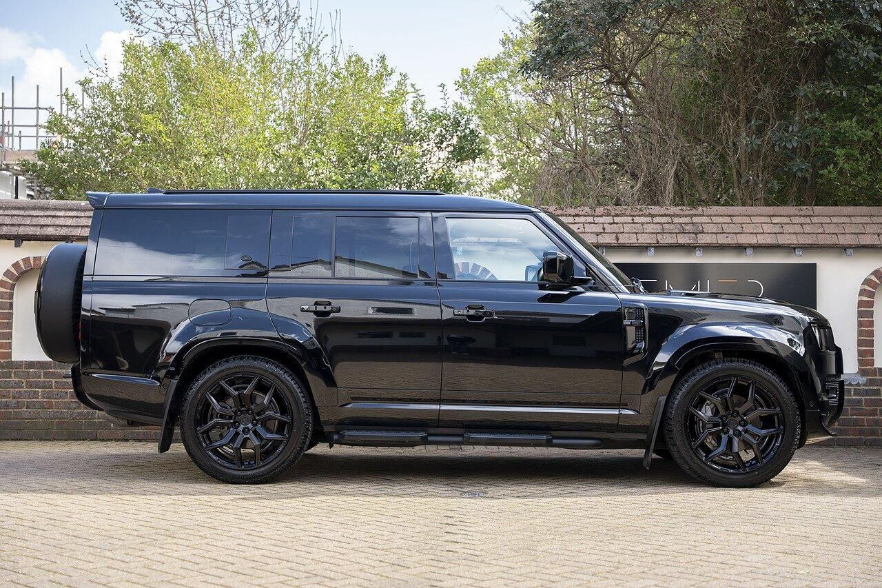 LAND ROVER DEFENDER DIESEL ESTATE 3.0 D350 X-Dynamic HSE 130 5dr Auto for sale UK - Slide 2