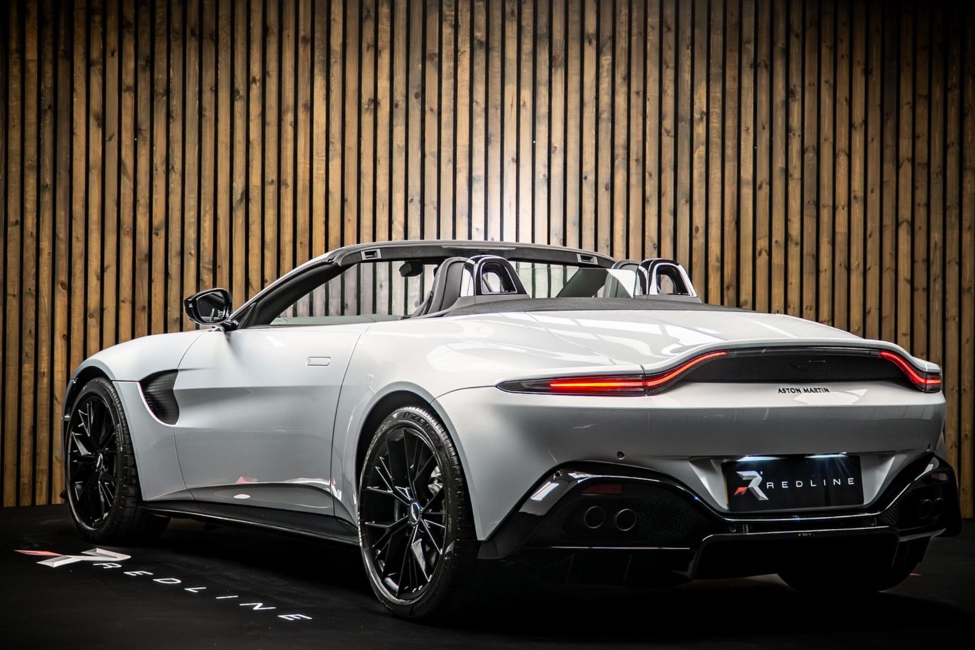 ASTON MARTIN VANTAGE V8 ROADSTER 2dr ZF 8 Speed Auto for sale UK - Slide 3