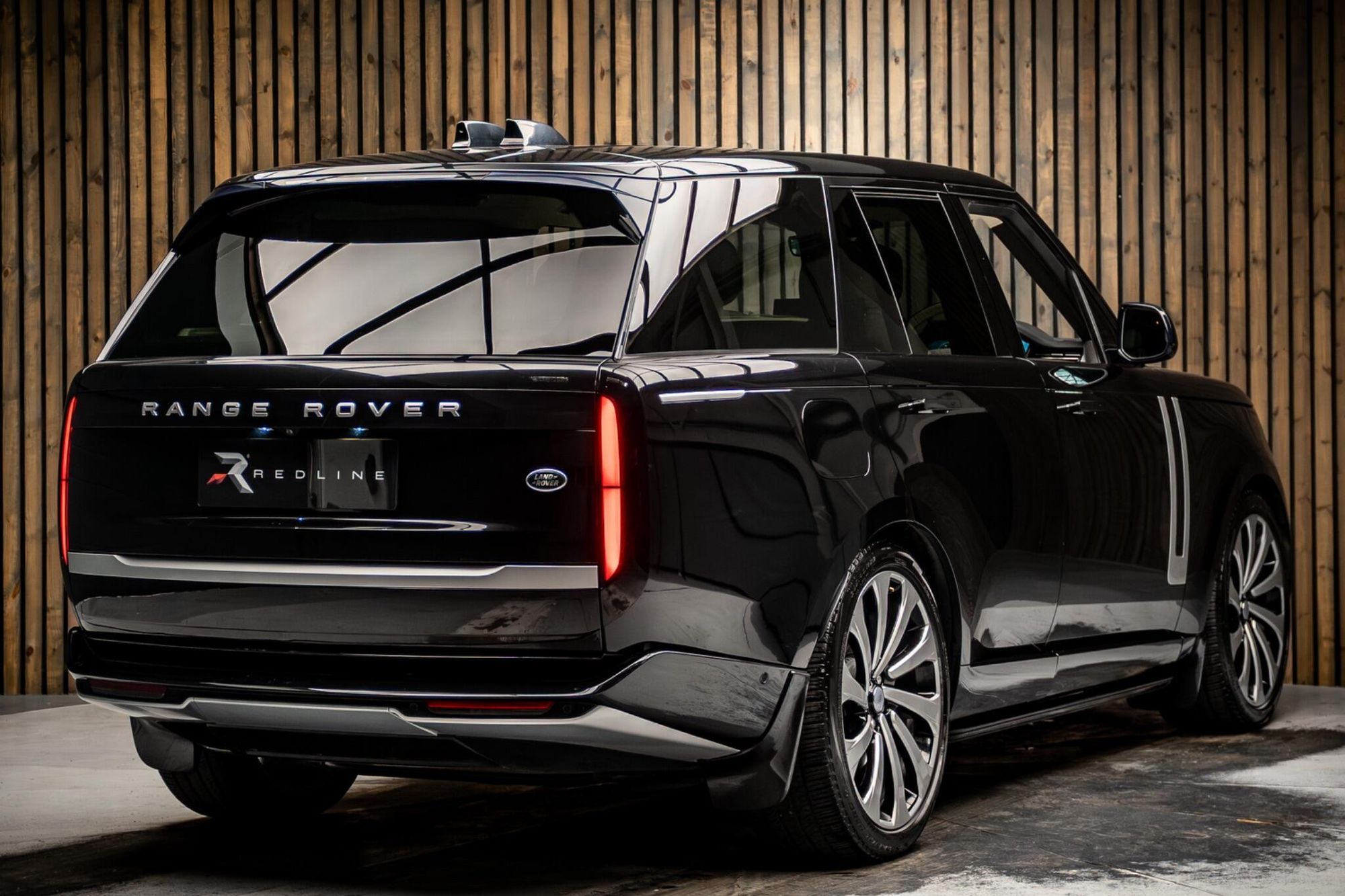 LAND ROVER RANGE ROVER DIESEL ESTATE 3.0 D350 First Edition 4dr Auto for sale UK - Slide 4