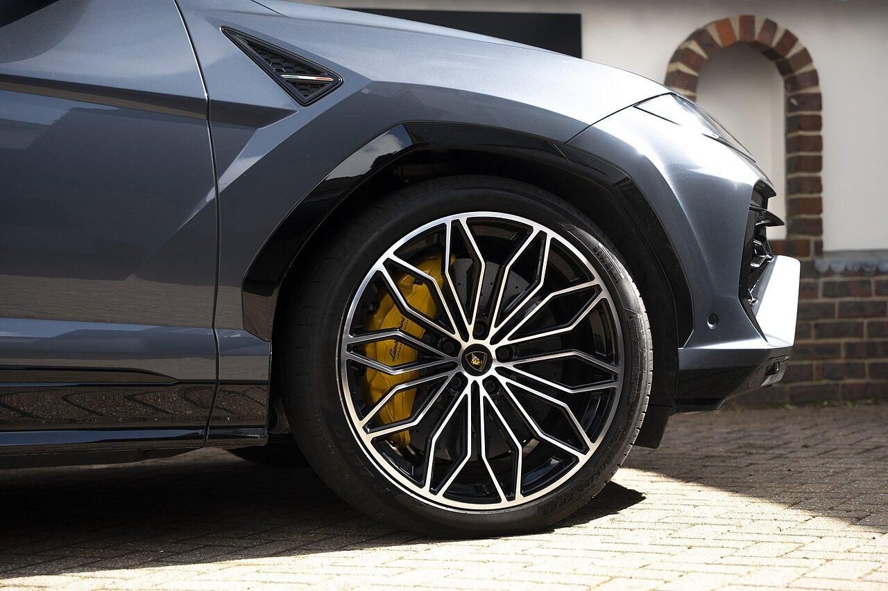 LAMBORGHINI URUS ESTATE 4.0T 25.9kWh Plug-in Hybrid FSI V8 5dr Auto for sale UK - Slide 7