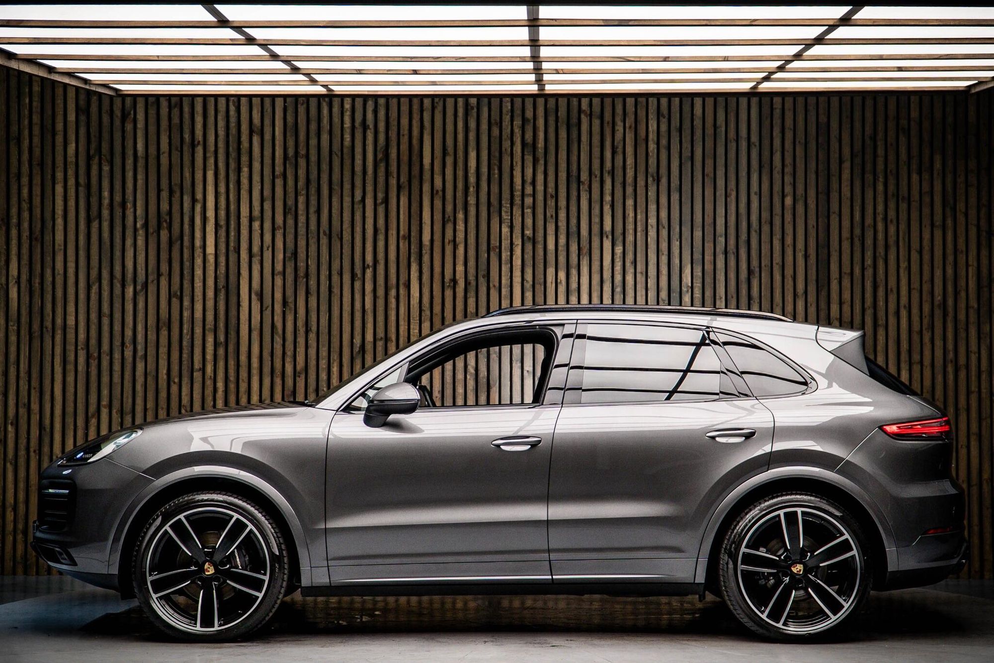 Porsche Cayenne 3.0 V6 Black Edition Tiptronic S 5 Door Auto for sale UK - Slide 7