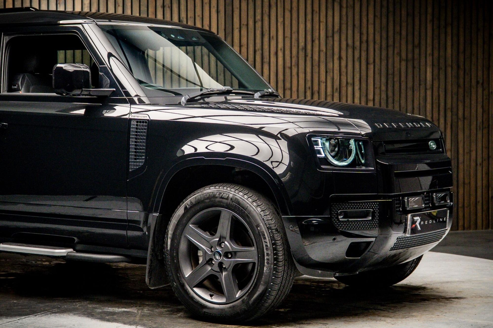 LAND ROVER DEFENDER DIESEL ESTATE 3.0 D250 X-Dynamic SE 90 3dr Auto for sale UK - Slide 10