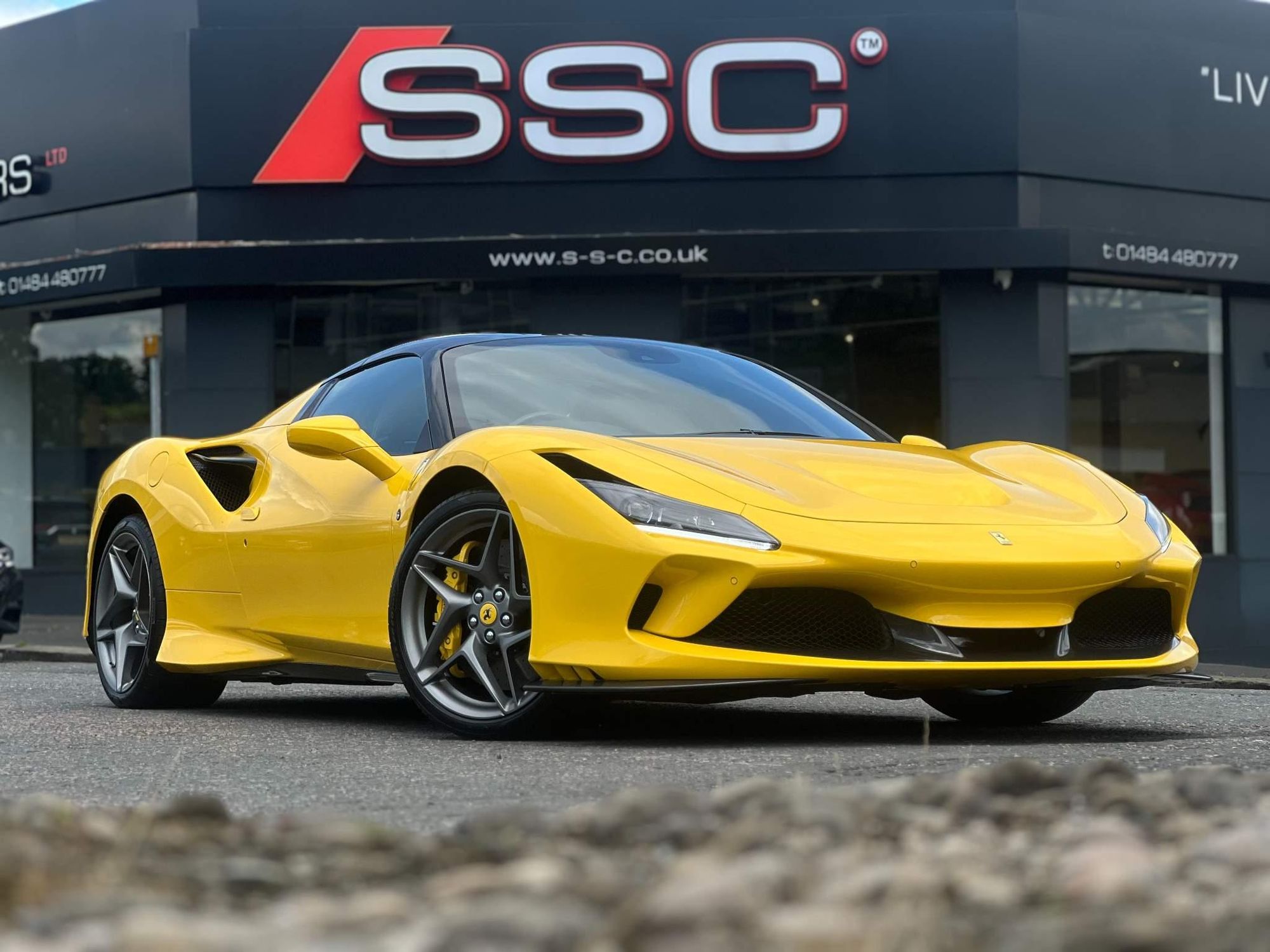 FERRARI F8 SPIDER 2dr Auto for sale UK - Slide 4