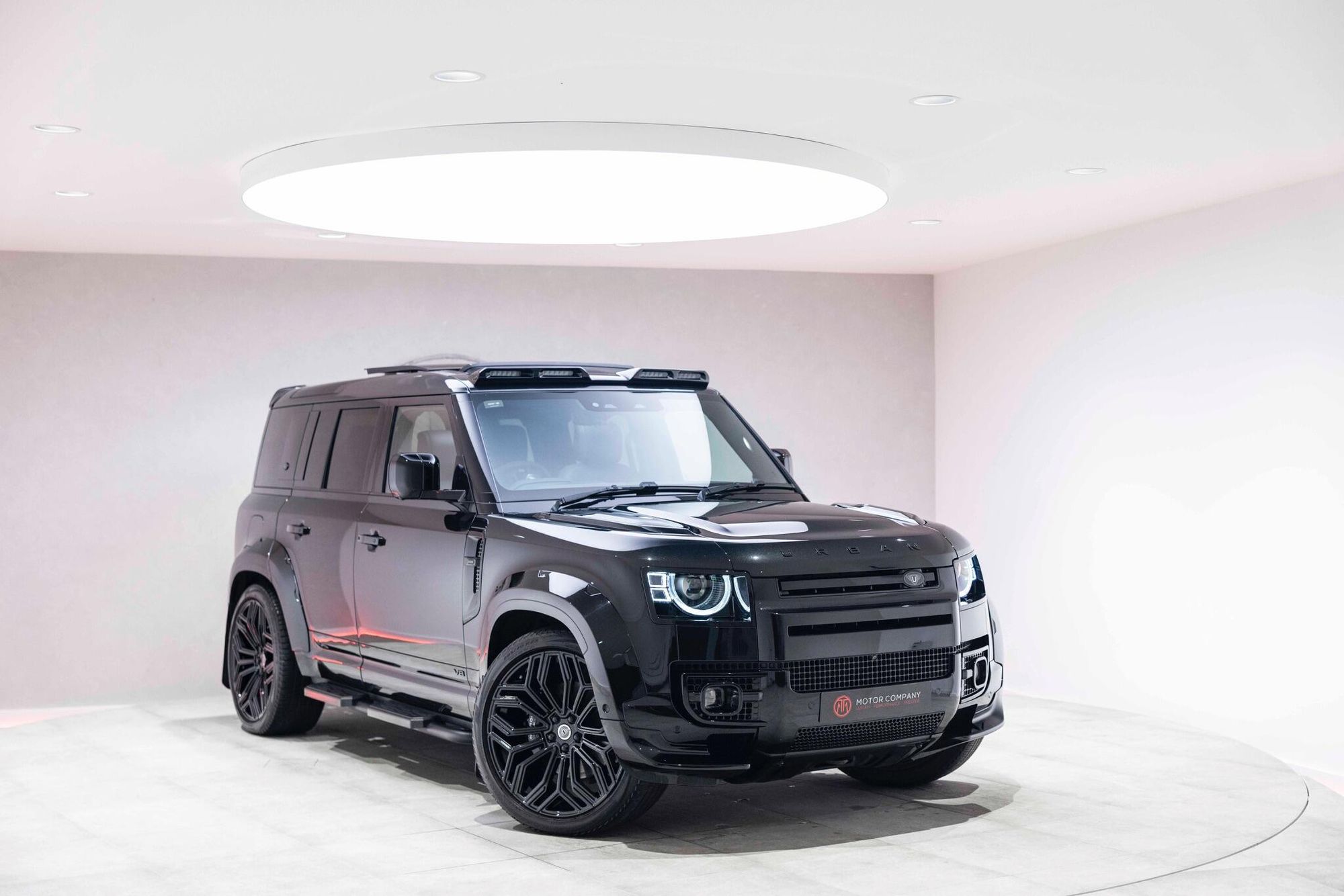 LAND ROVER DEFENDER ESTATE 5.0 P525 V8 110 5dr Auto for sale UK - Slide 2