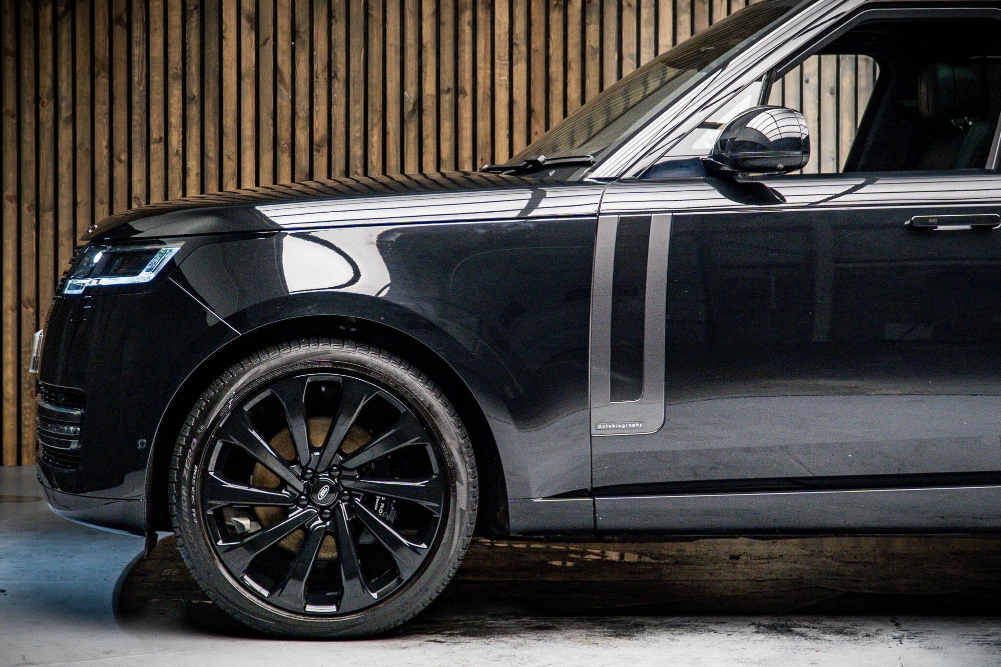 LAND ROVER RANGE ROVER DIESEL ESTATE 3.0 D350 Autobiography 4dr Auto for sale UK - Slide 9