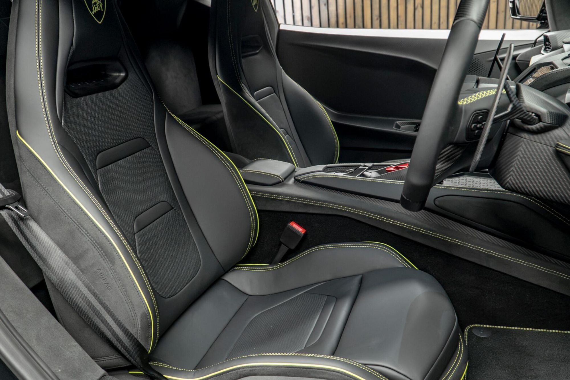 LAMBORGHINI TEMERARIO COUPE 4.0T V8 PHEV 2dr Auto for sale UK - Slide 2