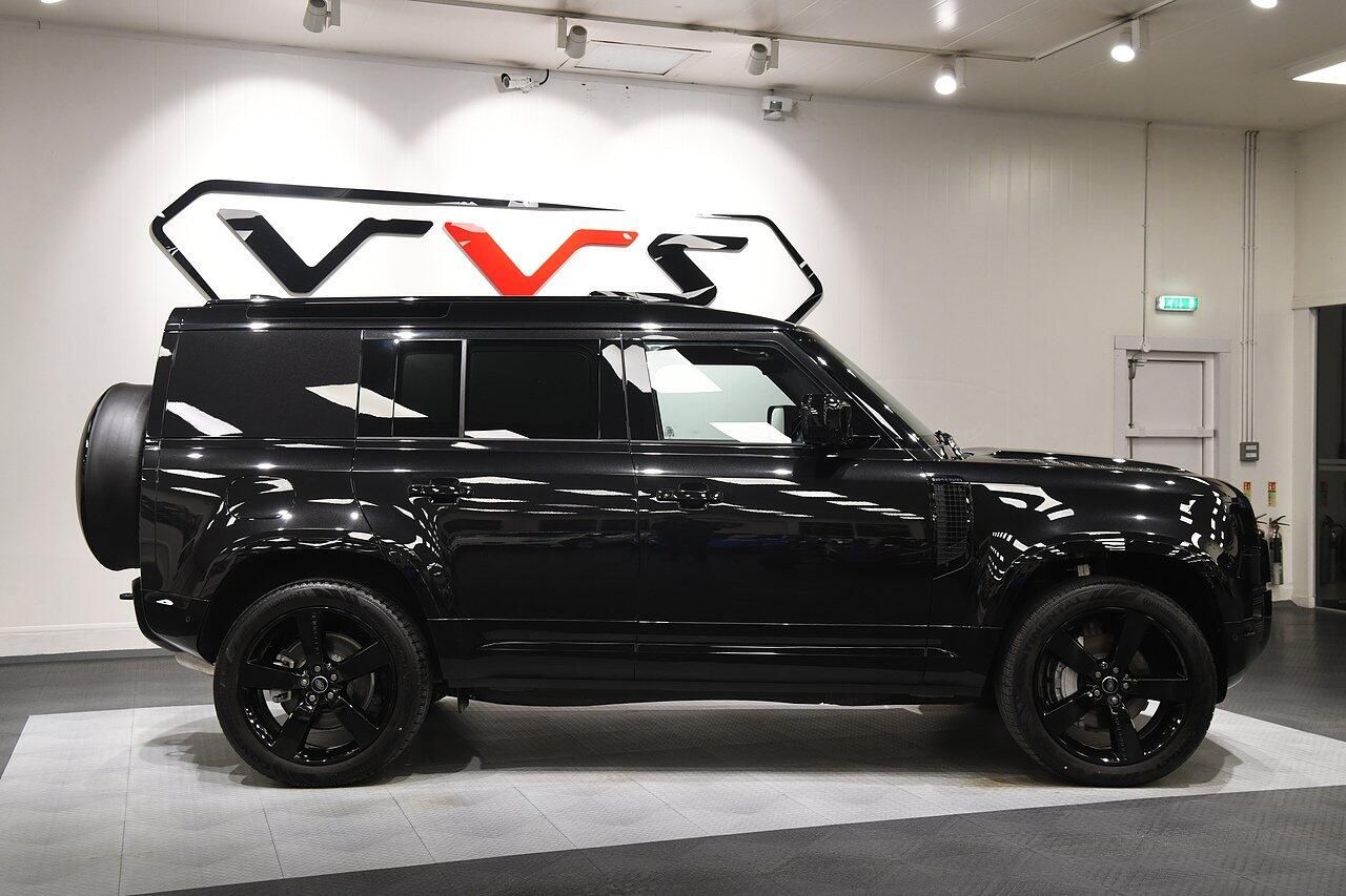 LAND ROVER DEFENDER 110 DIESEL 3.0 D300 Hard Top X-Dynamic HSE Auto for sale UK - Slide 2