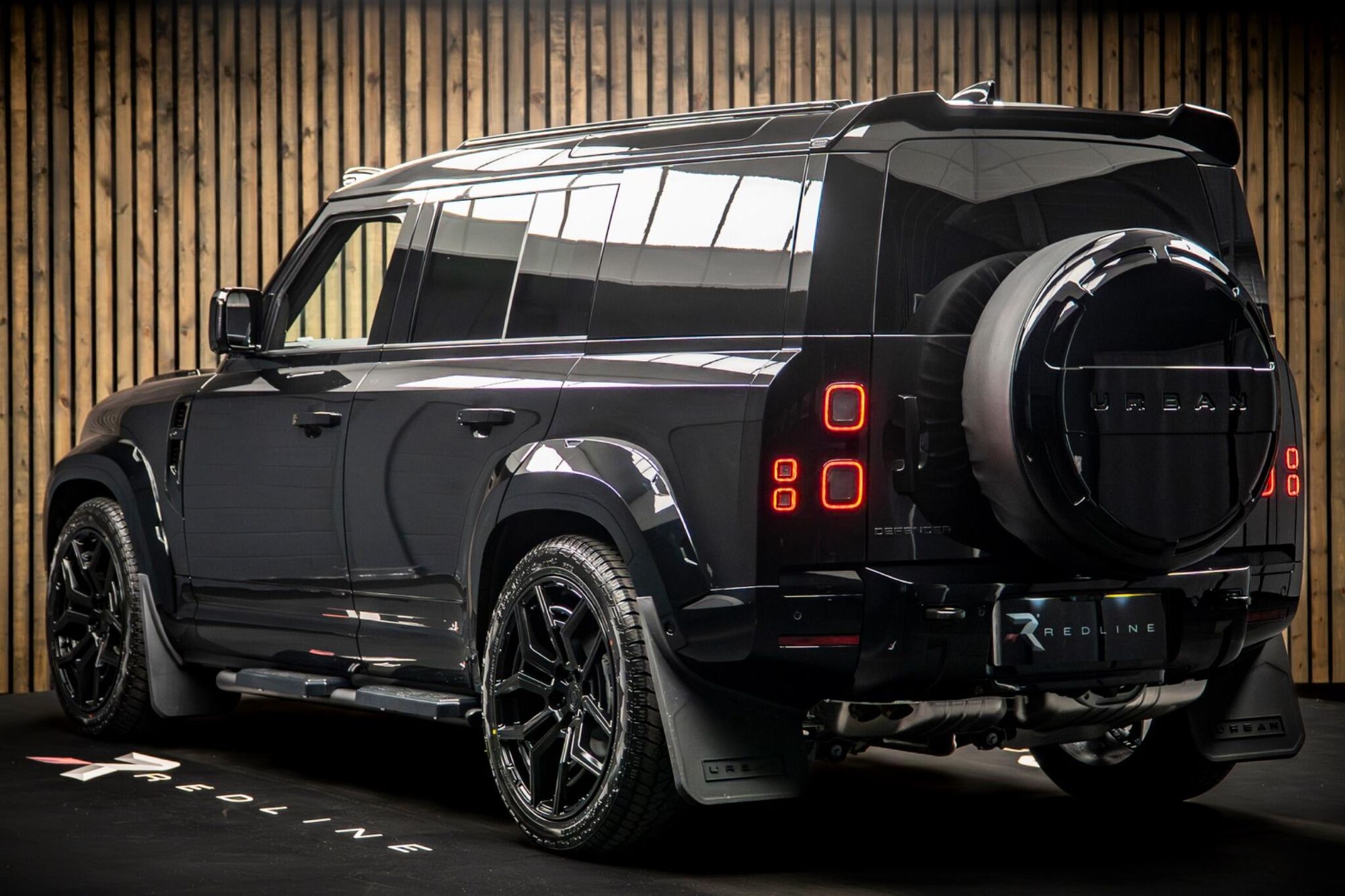 LAND ROVER DEFENDER 110 DIESEL 3.0 D250 Hard Top X-Dynamic SE Auto for sale UK - Slide 3
