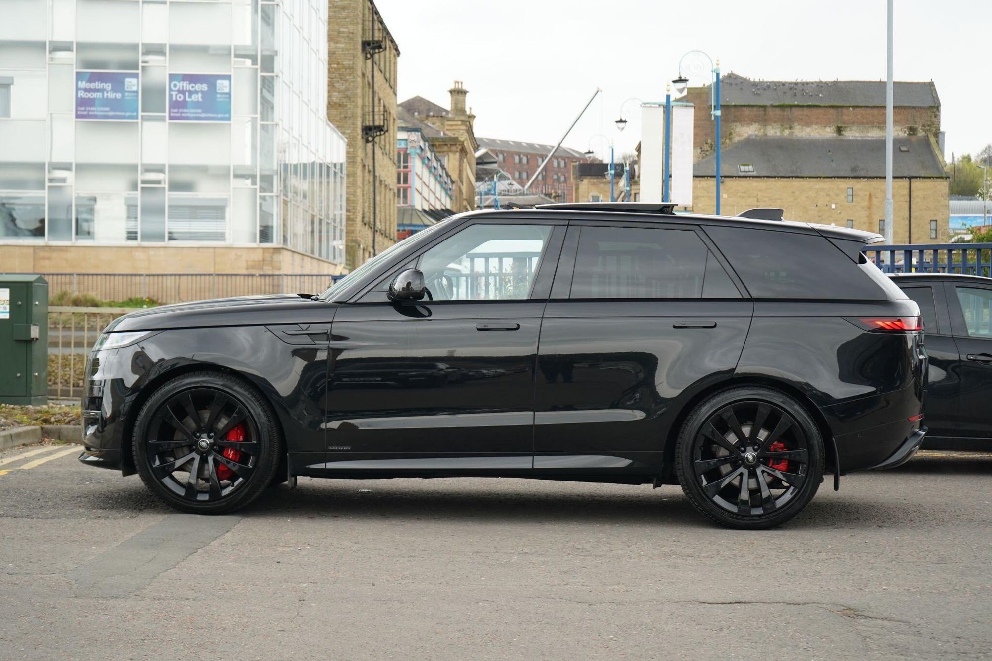 LAND ROVER RANGE ROVER SPORT DIESEL ESTATE 3.0 D300 Autobiography 5dr Auto for sale UK - Slide 8