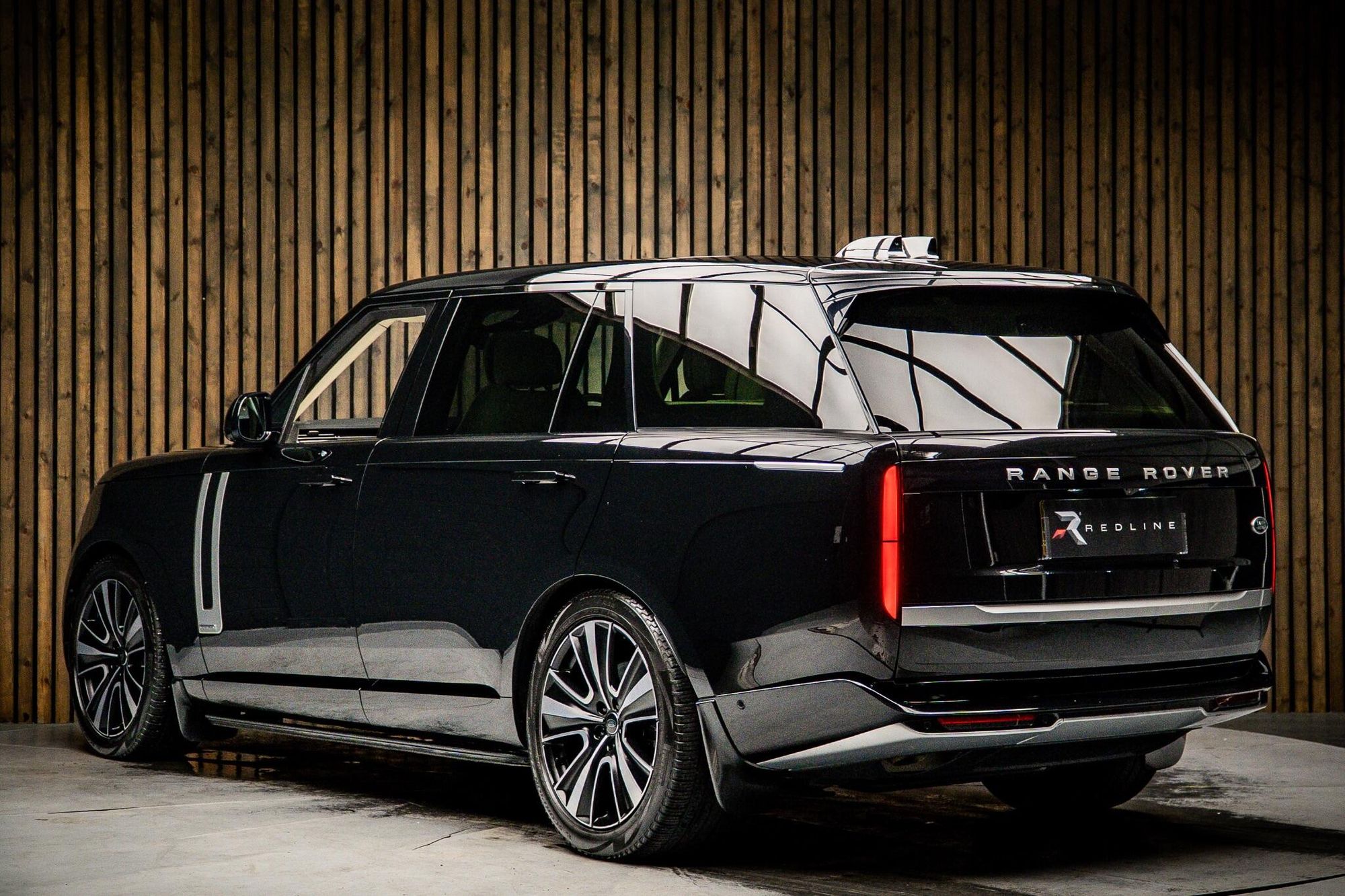 LAND ROVER RANGE ROVER ESTATE 3.0 P400 Autobiography LWB 4dr Auto for sale UK - Slide 3