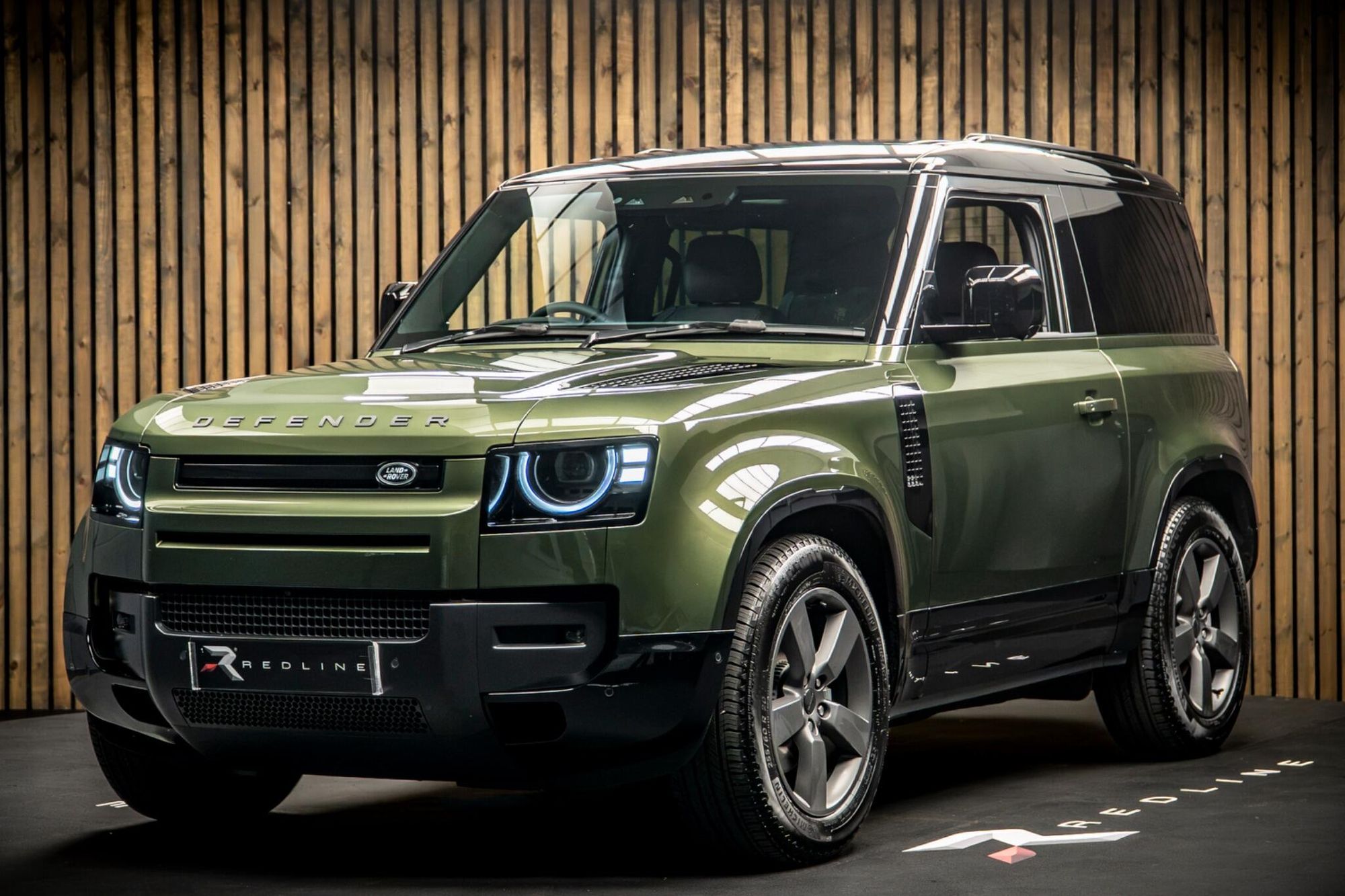 Land Rover Defender 90 X-Dynamic SE 3.0 D250 MHEV X-Dynamic SE Auto 4WD Euro 6 (s/s) 3dr for sale UK - Slide 8