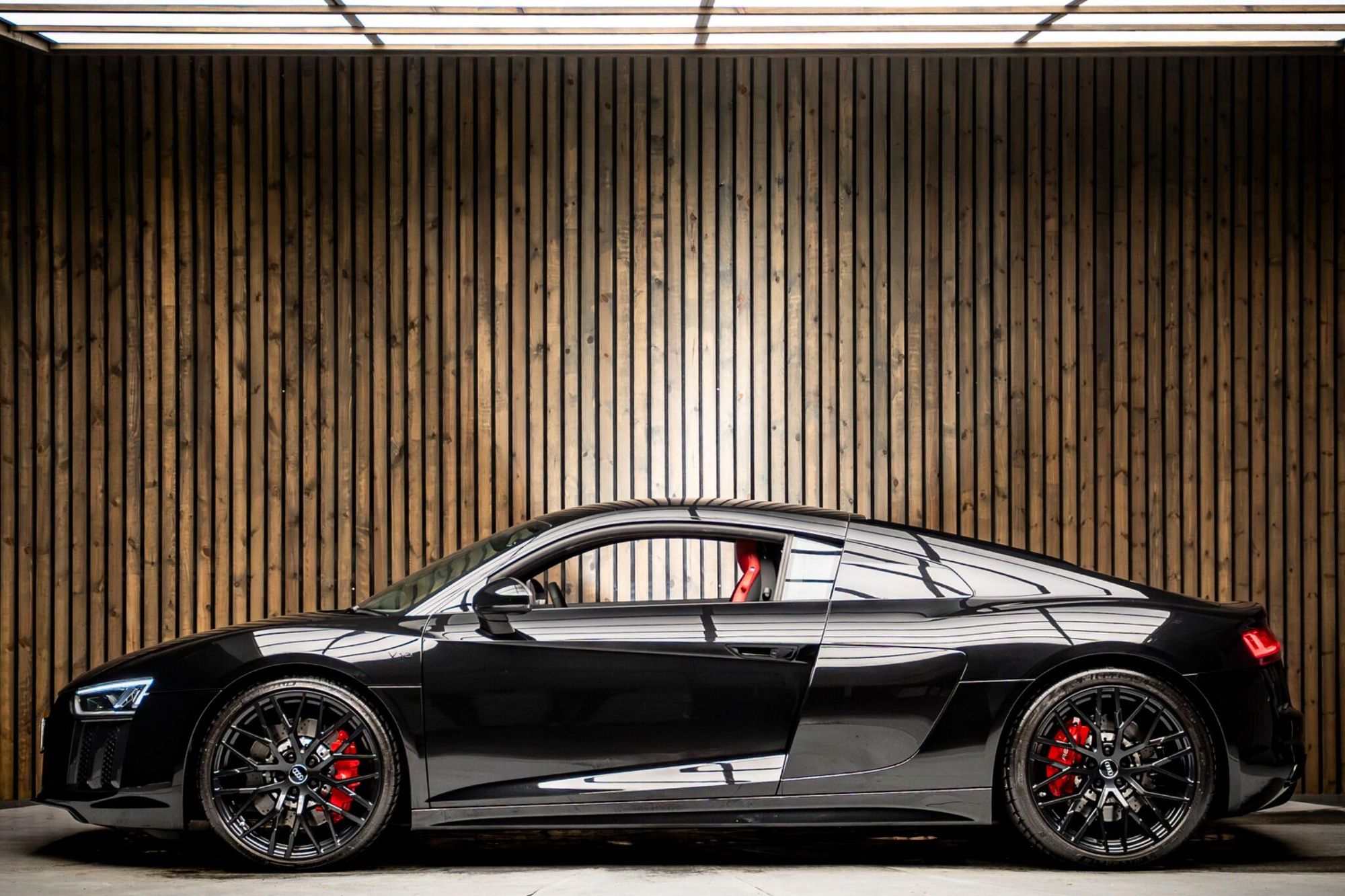 AUDI R8 COUPE 5.2 FSI V10 Quattro 2dr S Tronic for sale UK - Slide 7
