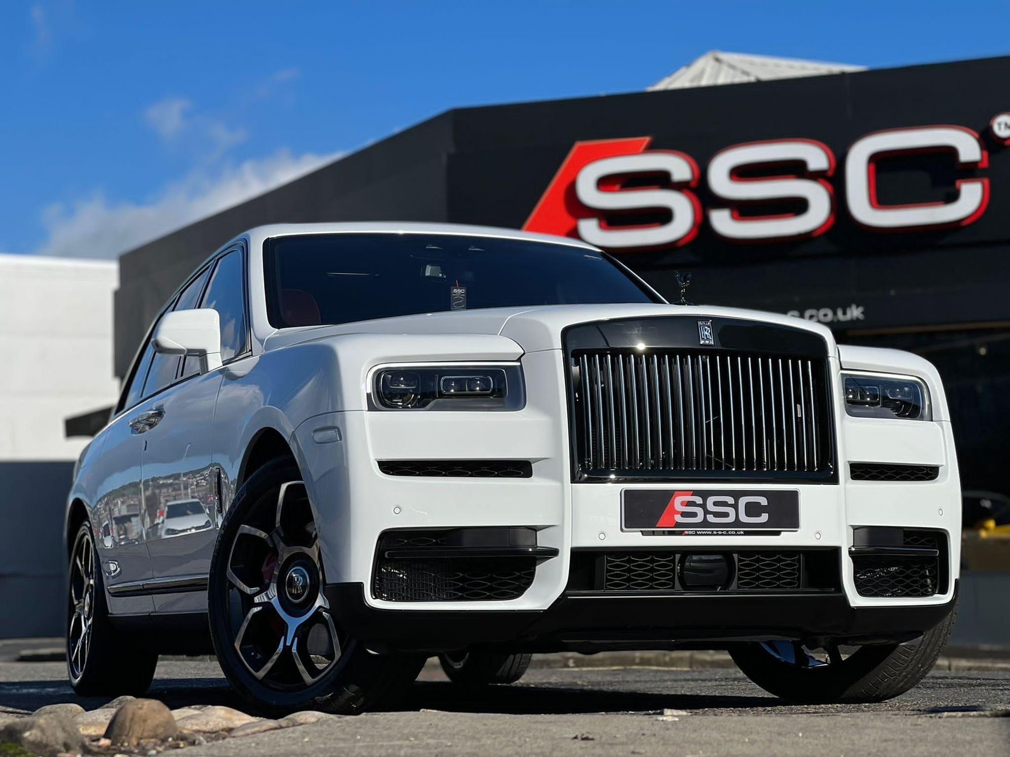 ROLLS-ROYCE CULLINAN ESTATE Black Badge 5dr Auto for sale UK - Slide 5