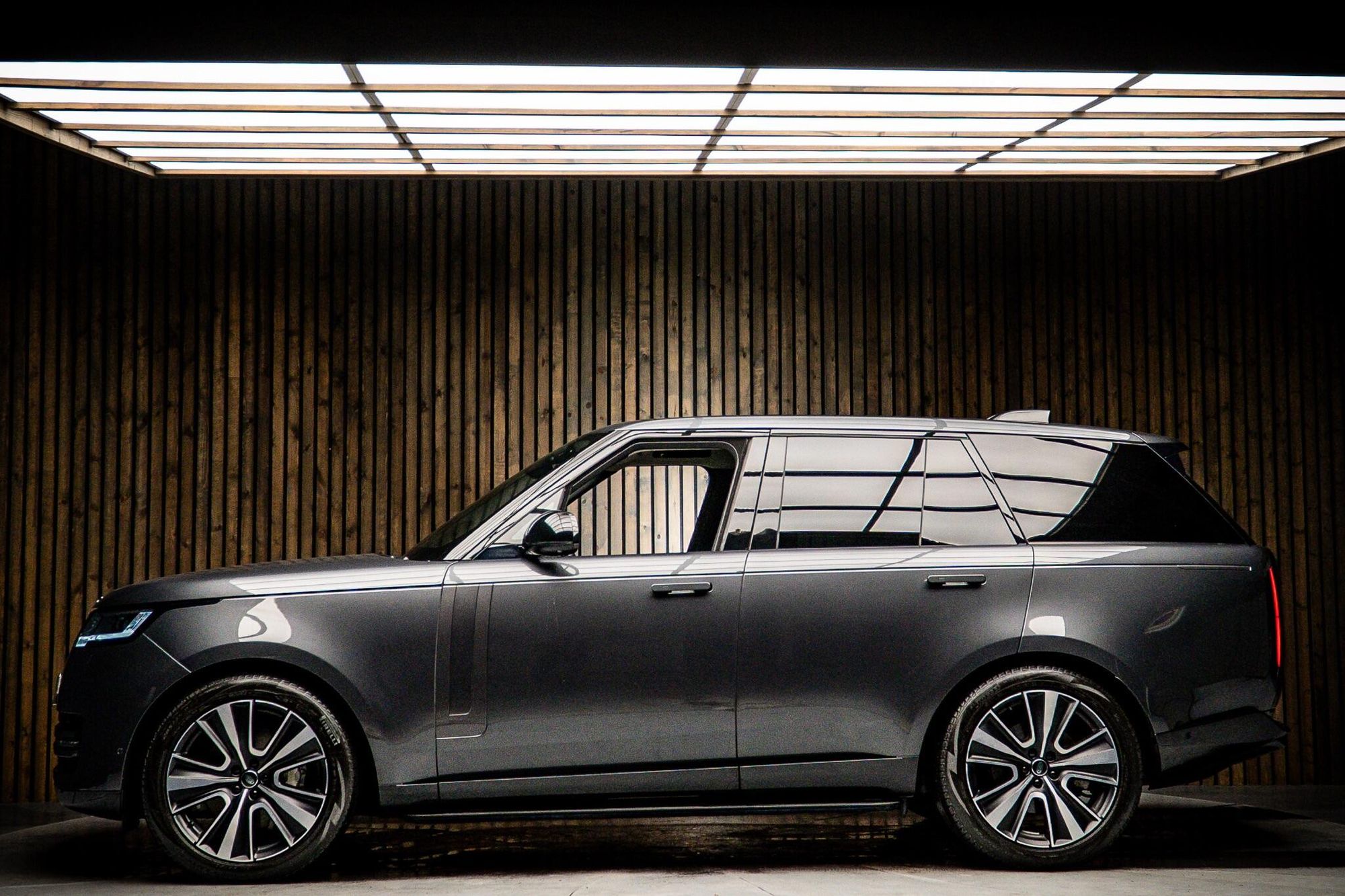 LAND ROVER RANGE ROVER DIESEL ESTATE 3.0 D300 SE 4dr Auto for sale UK - Slide 7