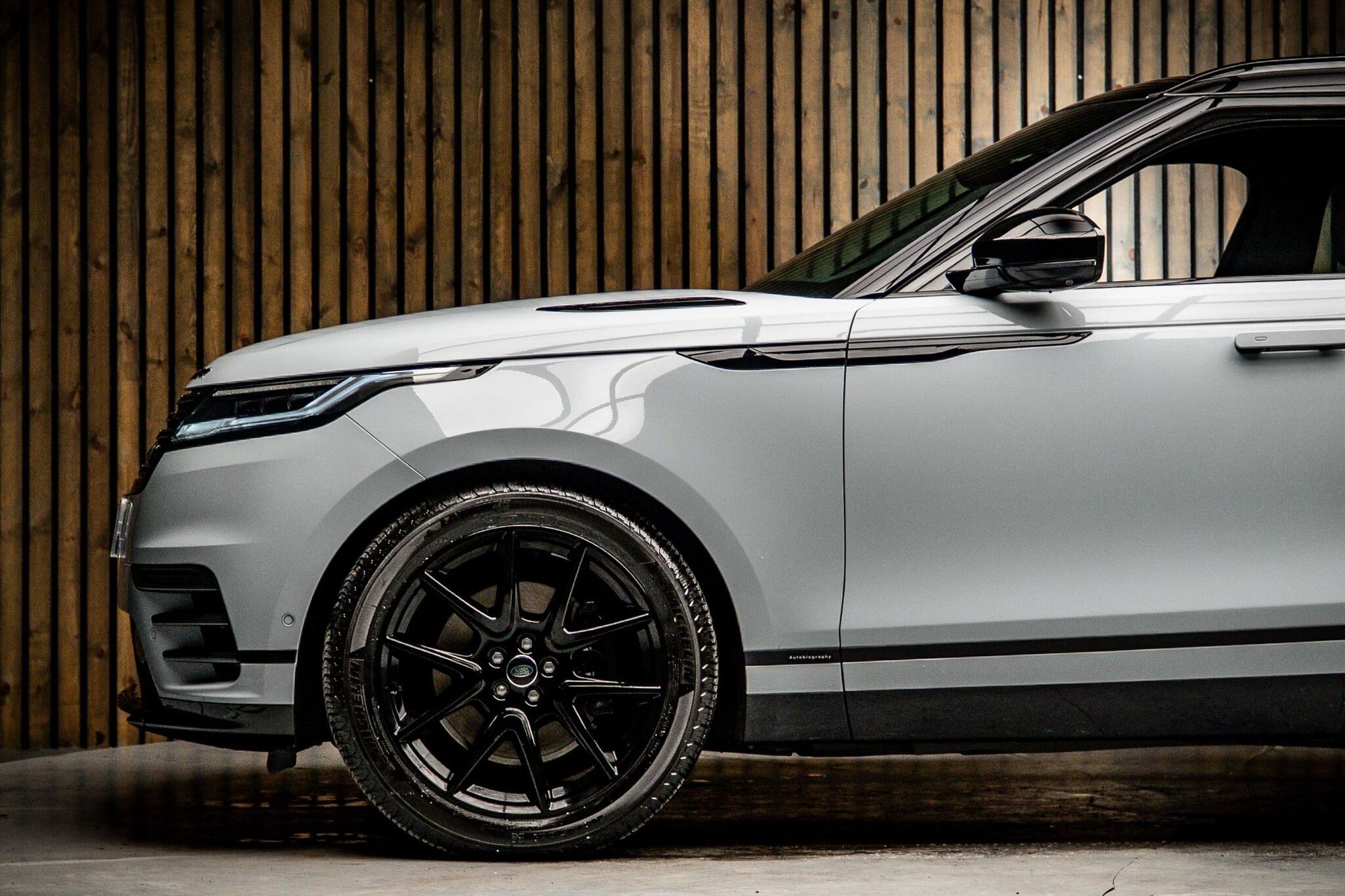 LAND ROVER RANGE ROVER VELAR DIESEL ESTATE 2.0 D200 MHEV Autobiography 5dr Auto [Revised] for sale UK - Slide 9