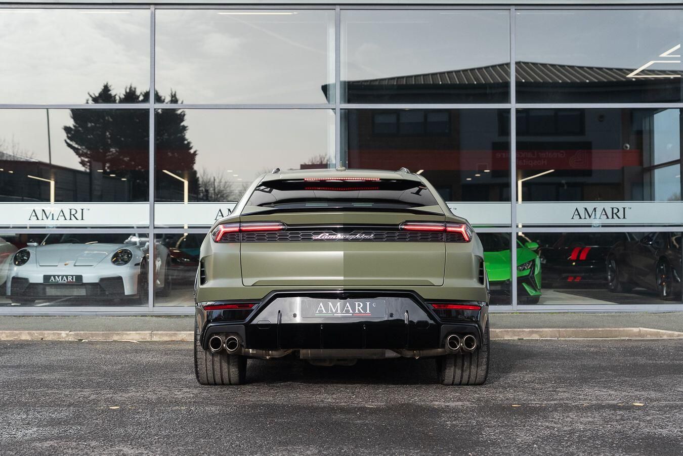 LAMBORGHINI URUS ESTATE 4.0T 25.9kWh Plug-in Hybrid FSI V8 5dr Auto for sale UK - Slide 4