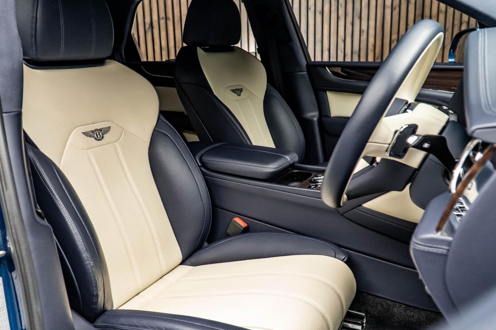 BENTLEY BENTAYGA ESTATE 4.0 V8 5dr Auto for sale UK - Slide 2