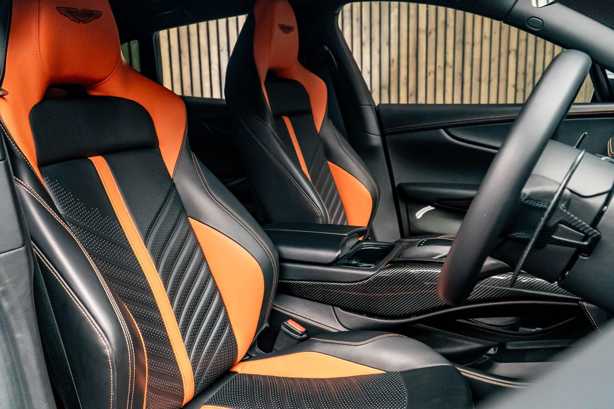 ASTON MARTIN DBX ESTATE V8 DBX707 5dr Touchtronic for sale UK - Slide 2