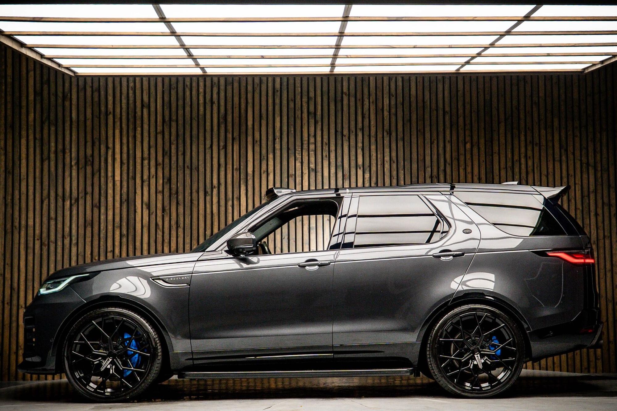 LAND ROVER DISCOVERY DIESEL SW 3.0 D300 Dynamic HSE 5dr Auto for sale UK - Slide 7