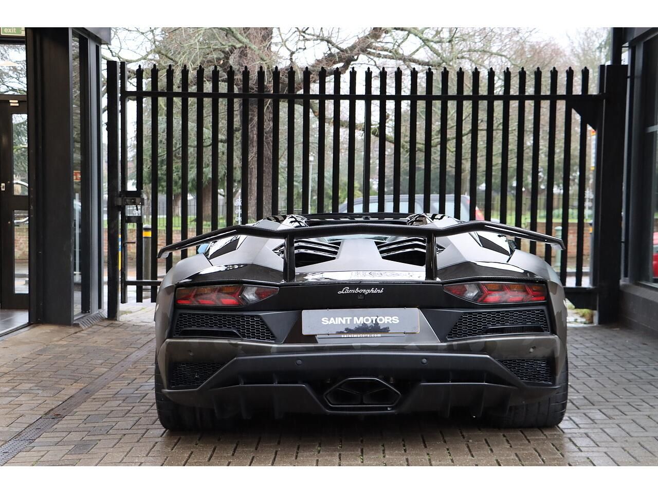 LAMBORGHINI AVENTADOR ROADSTER LP 740-4 S 2dr ISR for sale UK - Slide 10