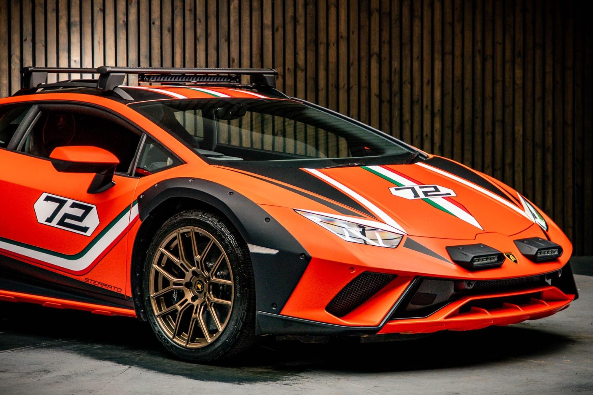 LAMBORGHINI HURACAN EVO COUPE 5.2 V10 610 Sterrato 2dr Auto AWD for sale UK - Slide 10