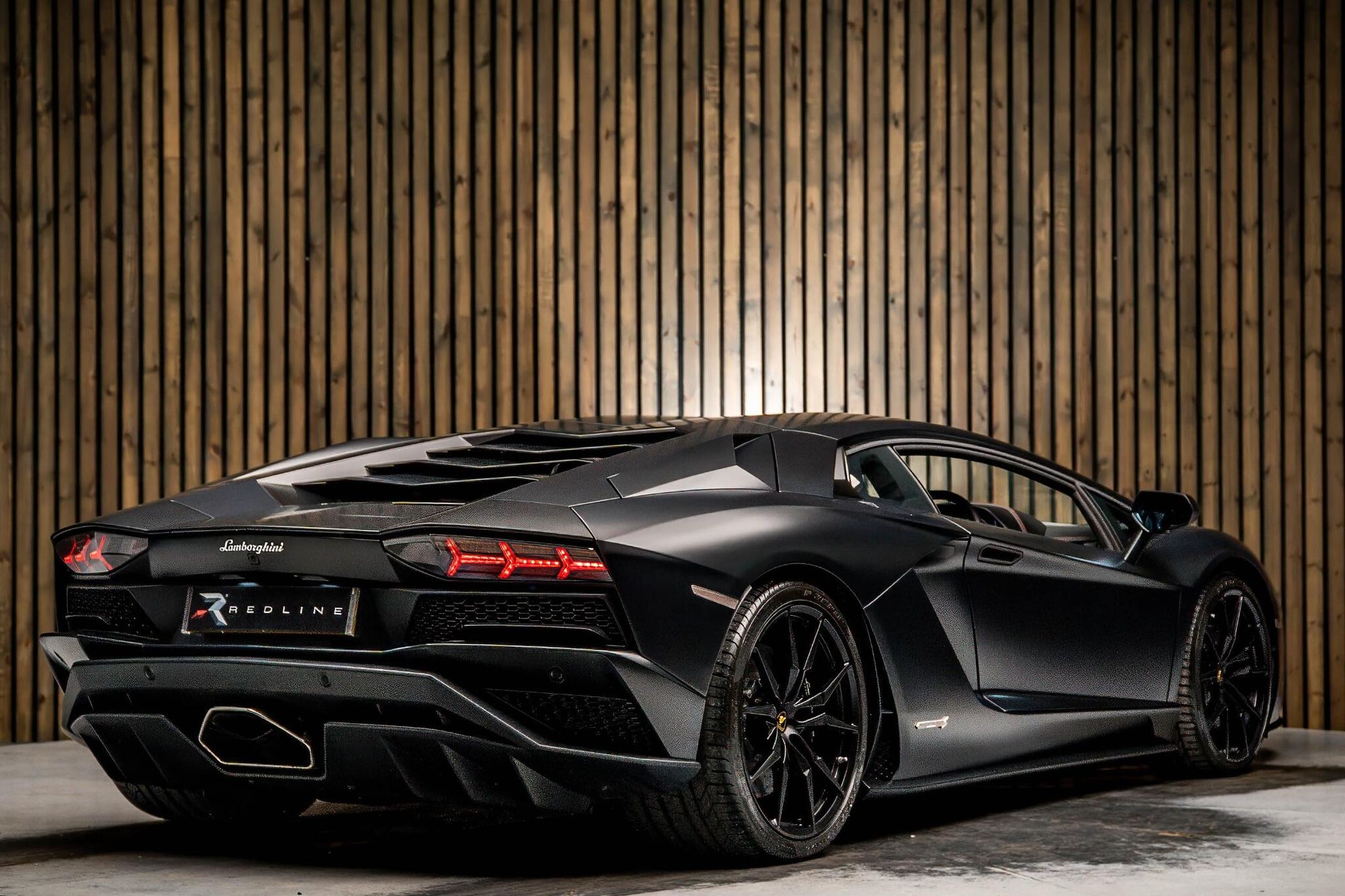 LAMBORGHINI AVENTADOR COUPE LP 740-4 S 2dr ISR for sale UK - Slide 4