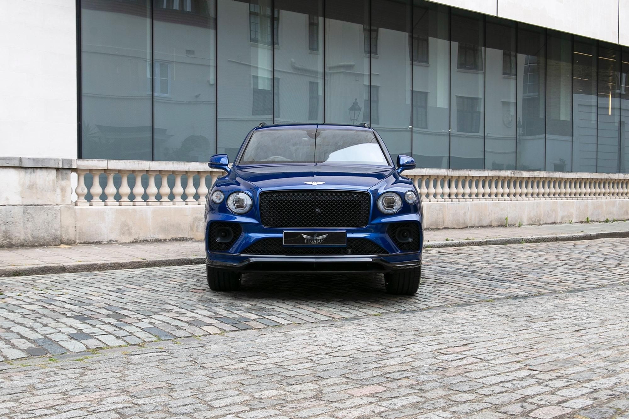 BENTLEY BENTAYGA ESTATE SPECIAL EDITION 4.0 V8 First Edition 5dr Auto for sale UK - Slide 6