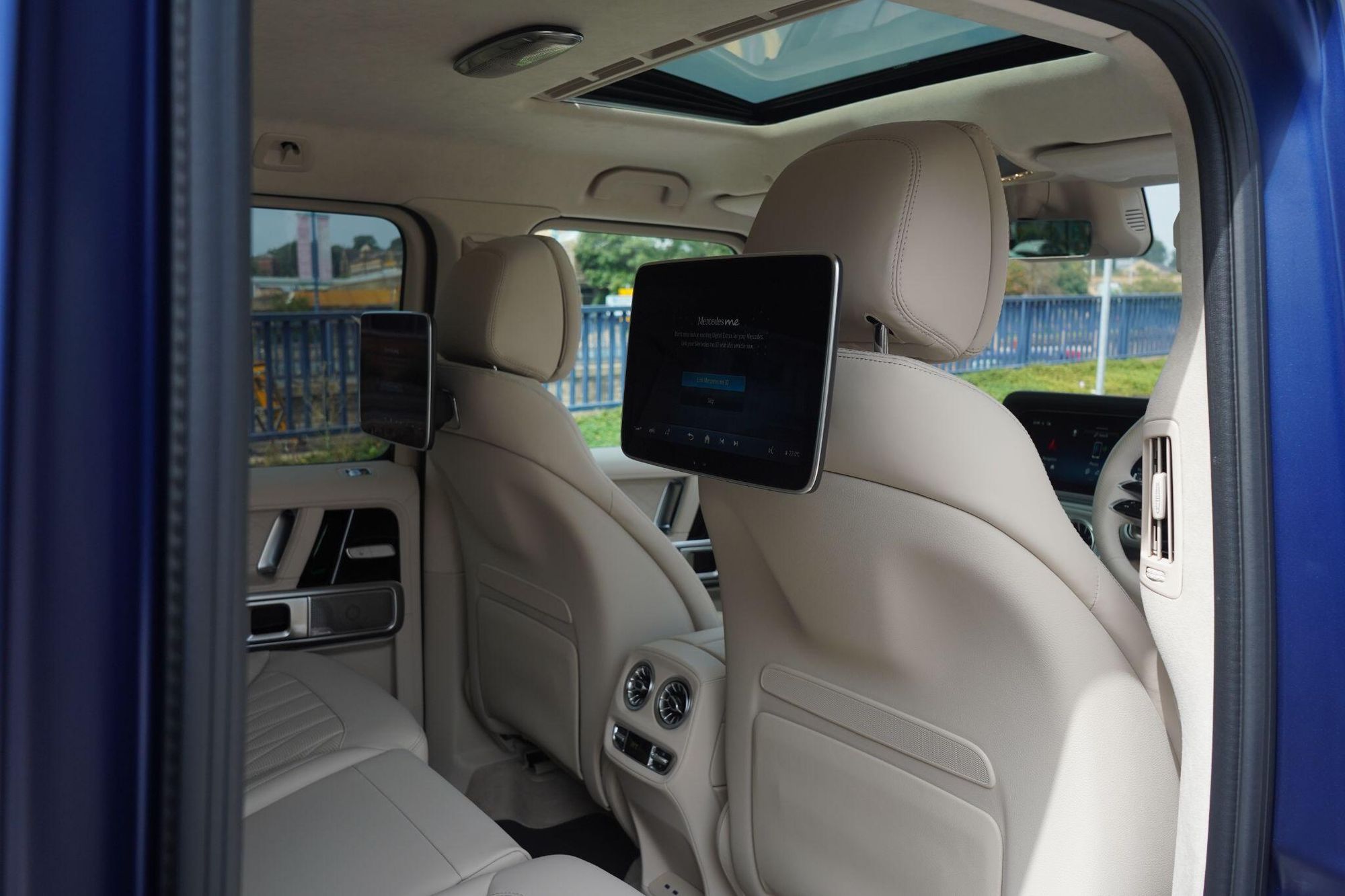 MERCEDES-BENZ G CLASS AMG STATION WAGON SPECIAL EDITIONS G63 Manufaktur Edition 5dr 9G-Tronic for sale UK - Slide 4