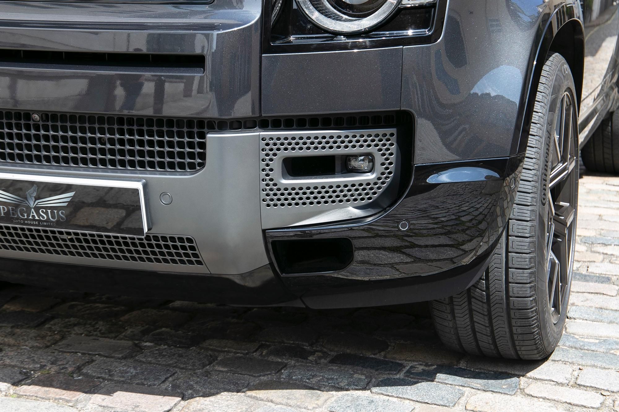 LAND ROVER DEFENDER ESTATE 5.0 P525 V8 110 5dr Auto for sale UK - Slide 4