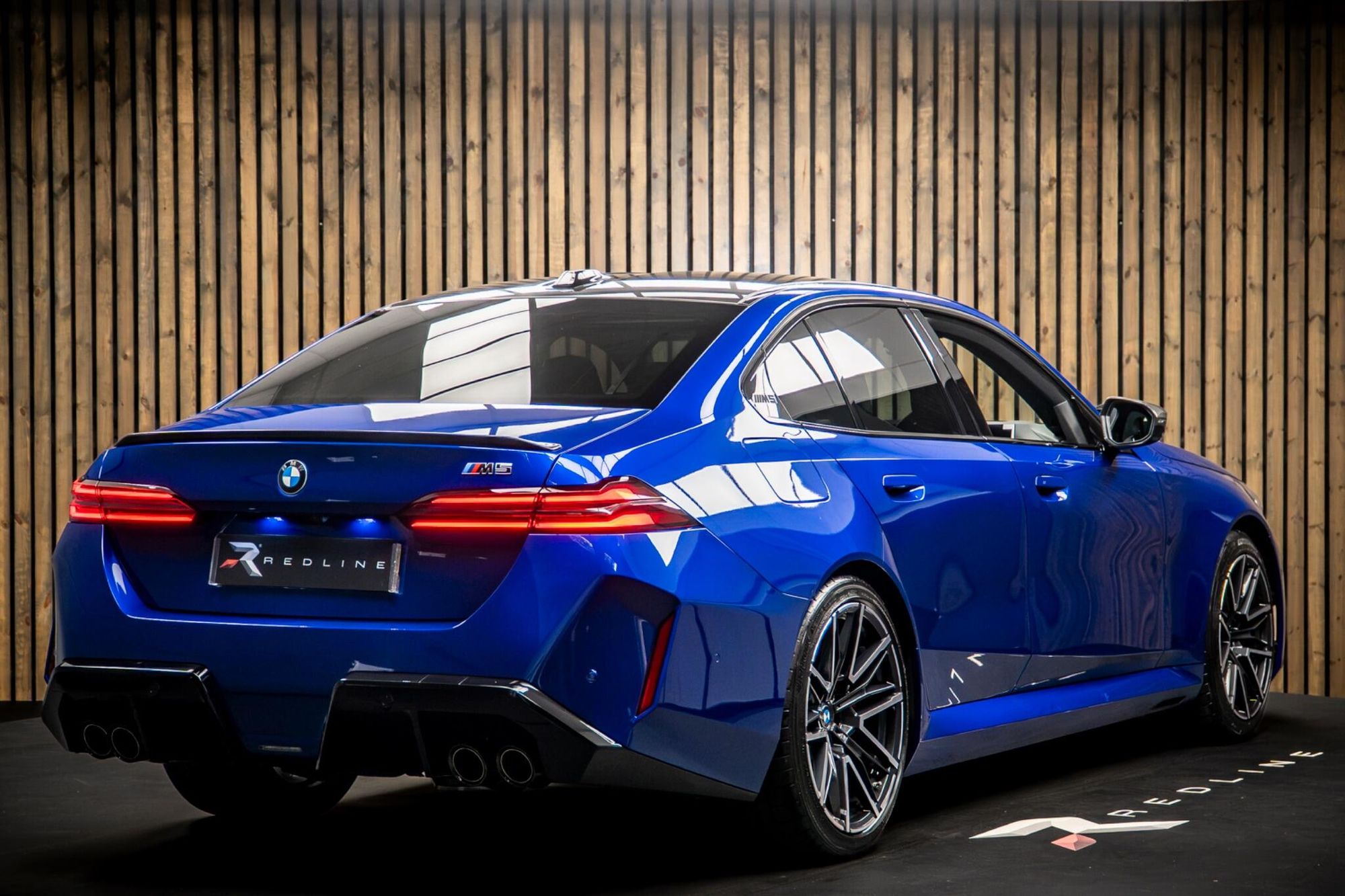 BMW M5  4.4 22.1kWh Steptronic xDrive Euro 6 (s/s) 4dr for sale UK - Slide 4