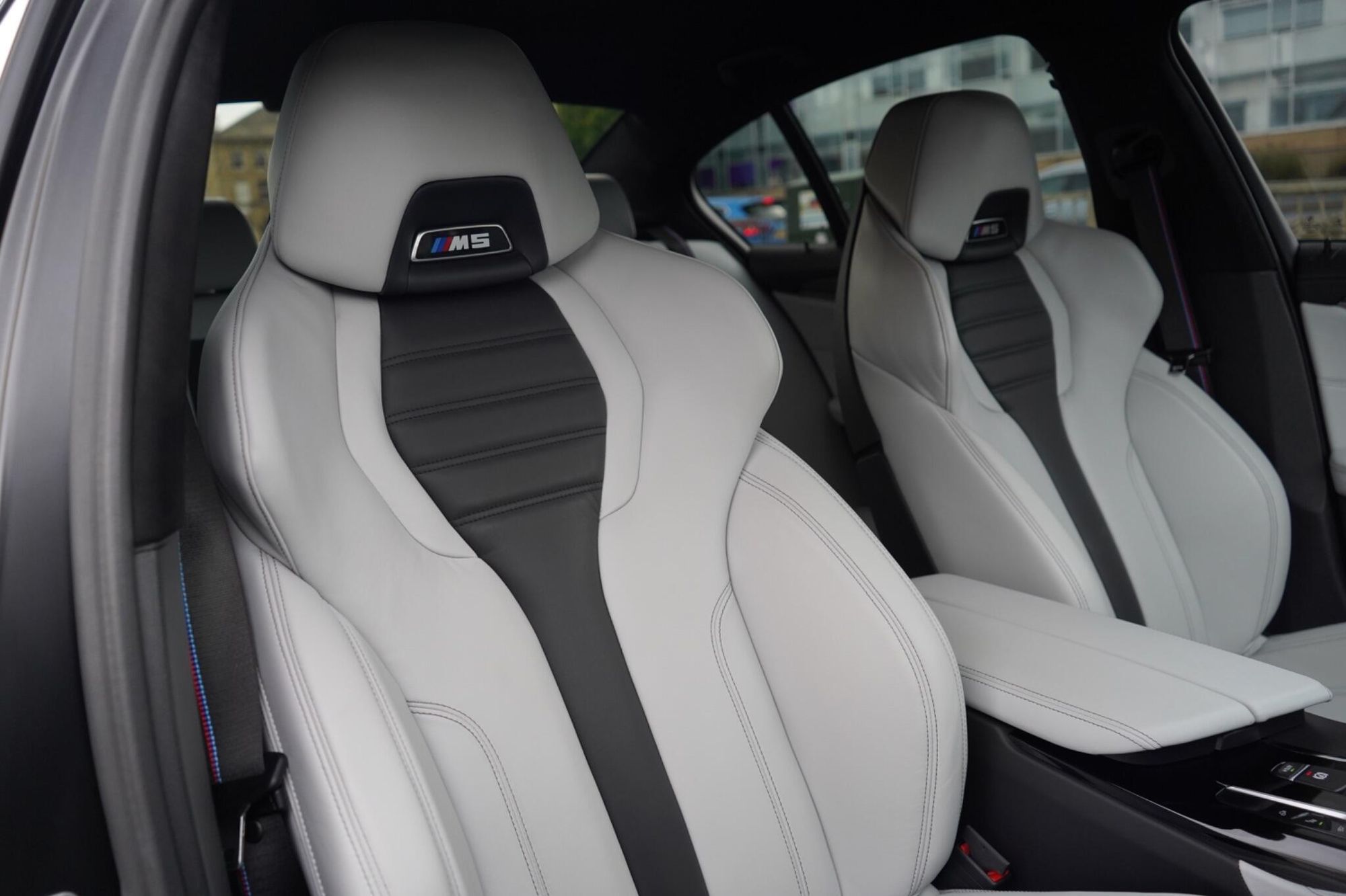 BMW M5 SALOON M5 4dr DCT for sale UK - Slide 3