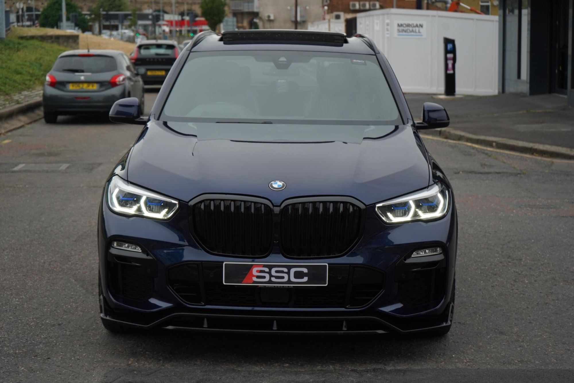 BMW X5 DIESEL ESTATE xDrive30d MHT M Sport 5dr Auto for sale UK - Slide 5