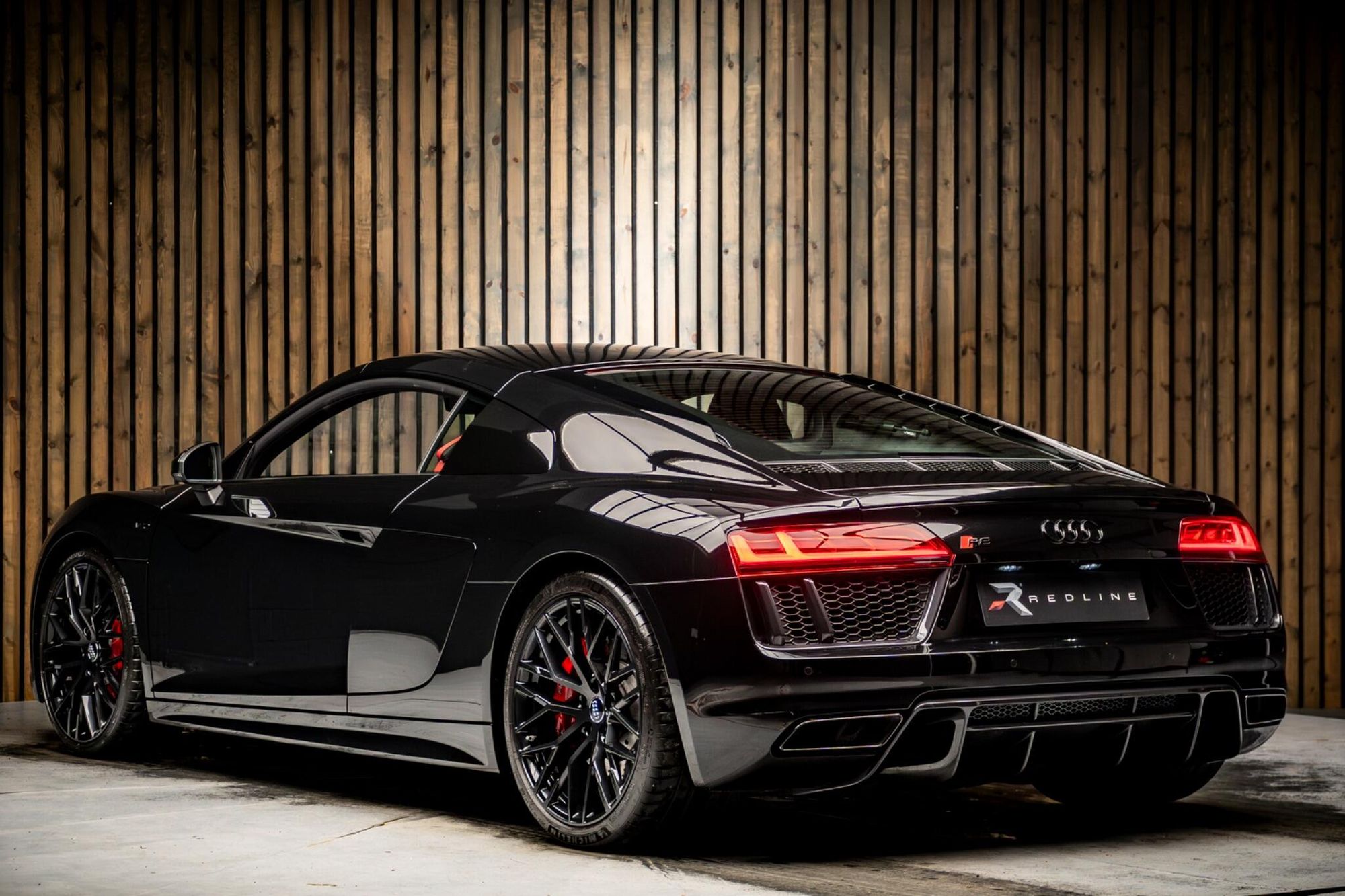 AUDI R8 COUPE 5.2 FSI V10 Quattro 2dr S Tronic for sale UK - Slide 3
