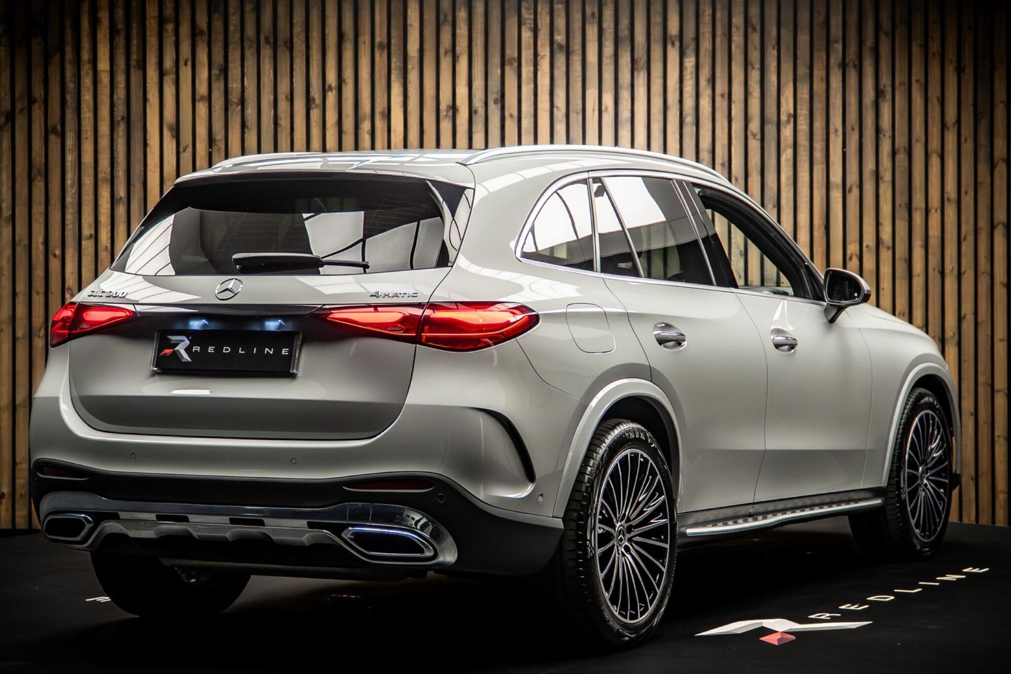 MERCEDES-BENZ GLC ESTATE GLC 300 4Matic AMG Line Premium Plus 5dr 9G-Tronic for sale UK - Slide 4