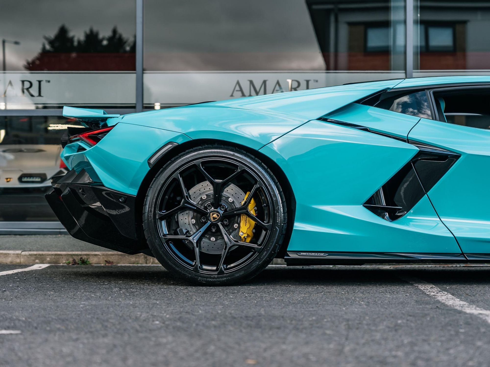 LAMBORGHINI REVUELTO COUPE 6.5 V12 1015 PHEV 2dr DCT for sale UK - Slide 10