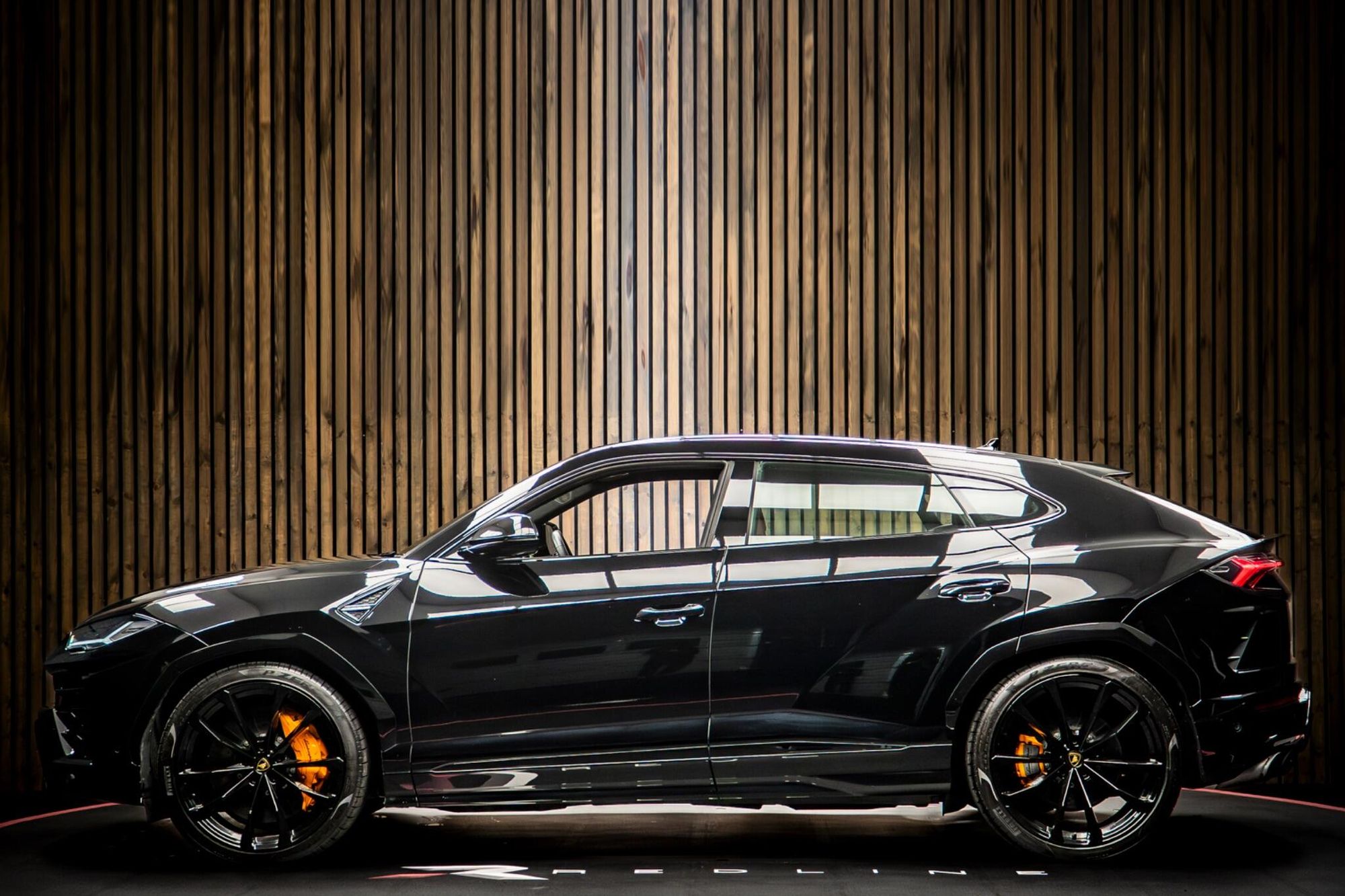 LAMBORGHINI URUS ESTATE 4.0T FSI V8 5dr Auto for sale UK - Slide 7