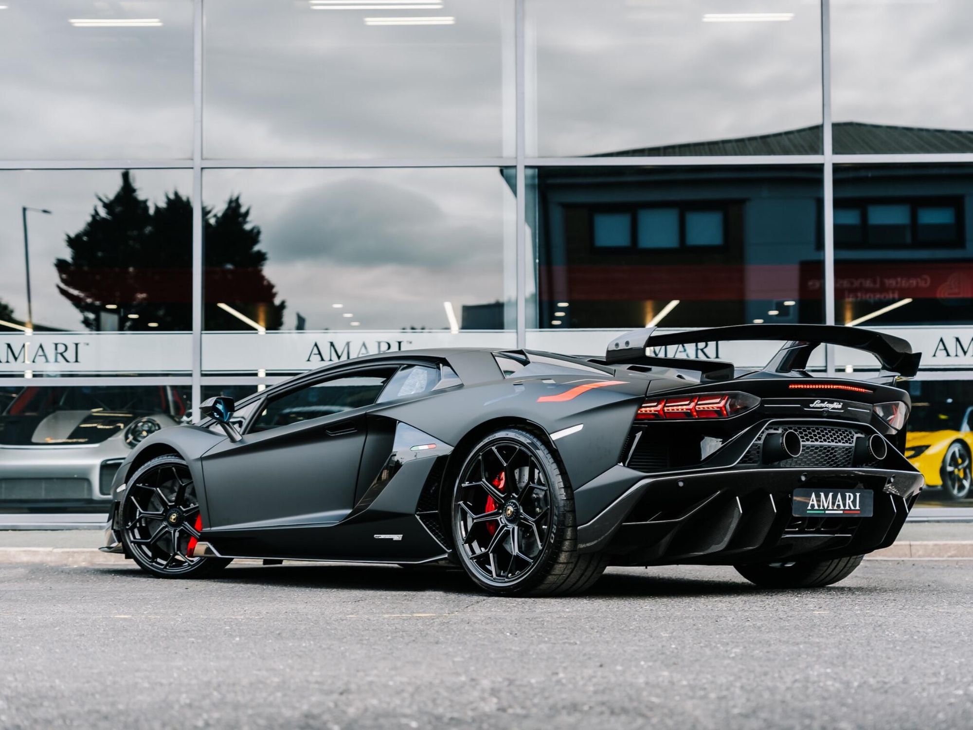 LAMBORGHINI AVENTADOR COUPE SPECIAL EDITION LP 770-4 SVJ 2dr ISR for sale UK - Slide 4