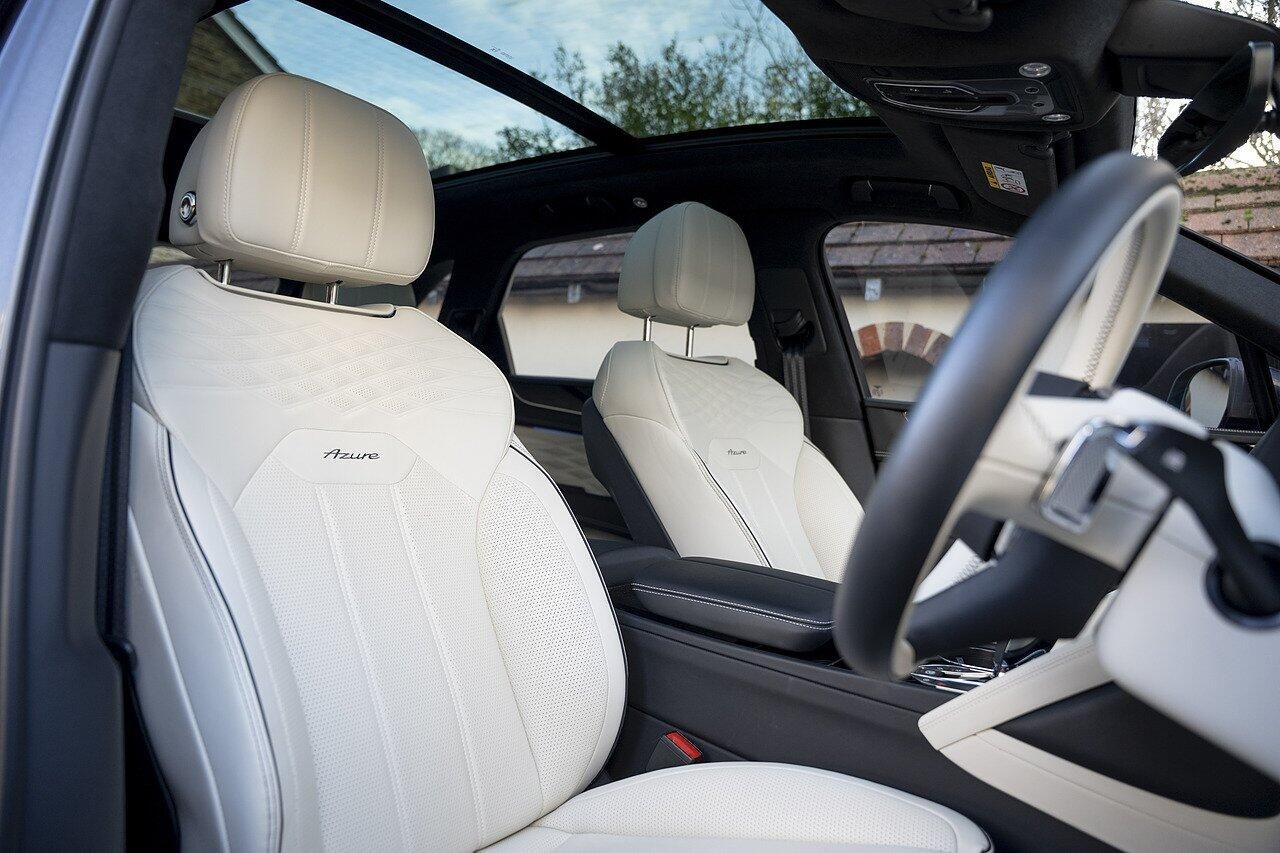 BENTLEY BENTAYGA ESTATE 4.0 V8 Azure 5dr Auto for sale UK - Slide 9