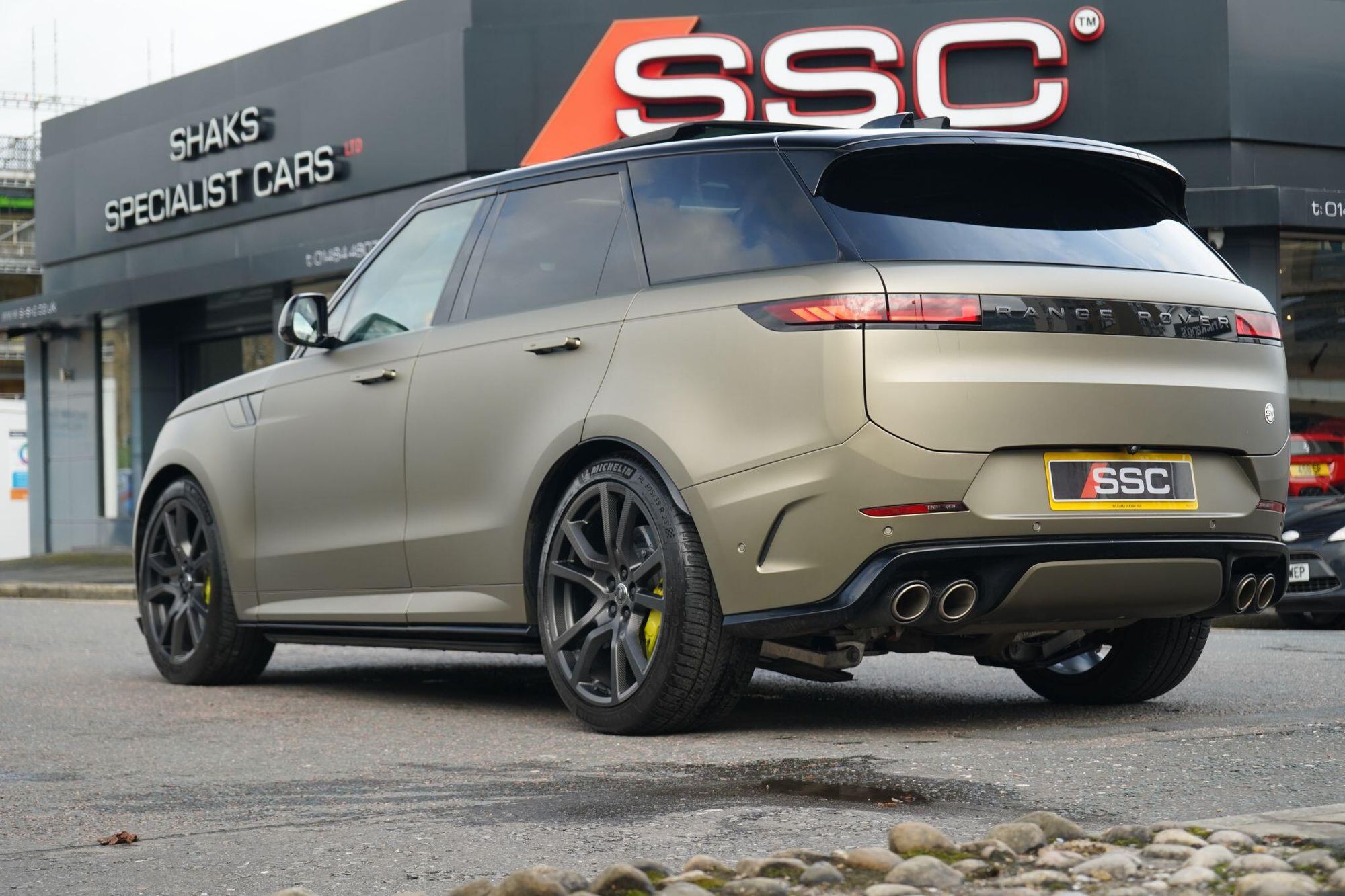 LAND ROVER RANGE ROVER SPORT ESTATE SPECIAL EDITIONS 4.4 P635 V8 SV Edition One 5dr Auto [Gloss] for sale UK - Slide 2
