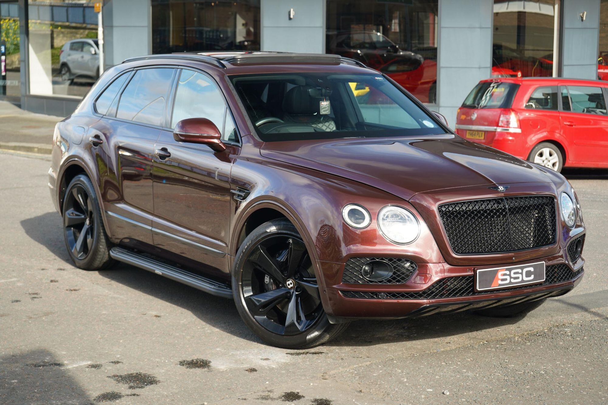 BENTLEY BENTAYGA ESTATE 4.0 V8 5dr Auto for sale UK - Slide 4