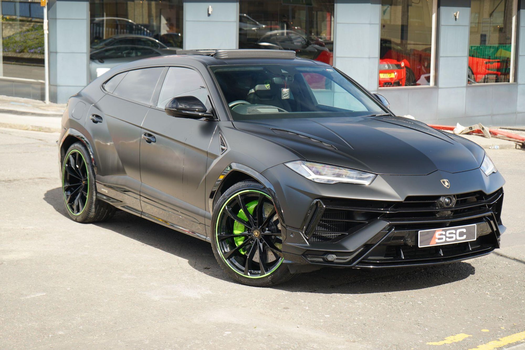 LAMBORGHINI URUS ESTATE 4.0T FSI V8 S 5dr Auto for sale UK - Slide 4