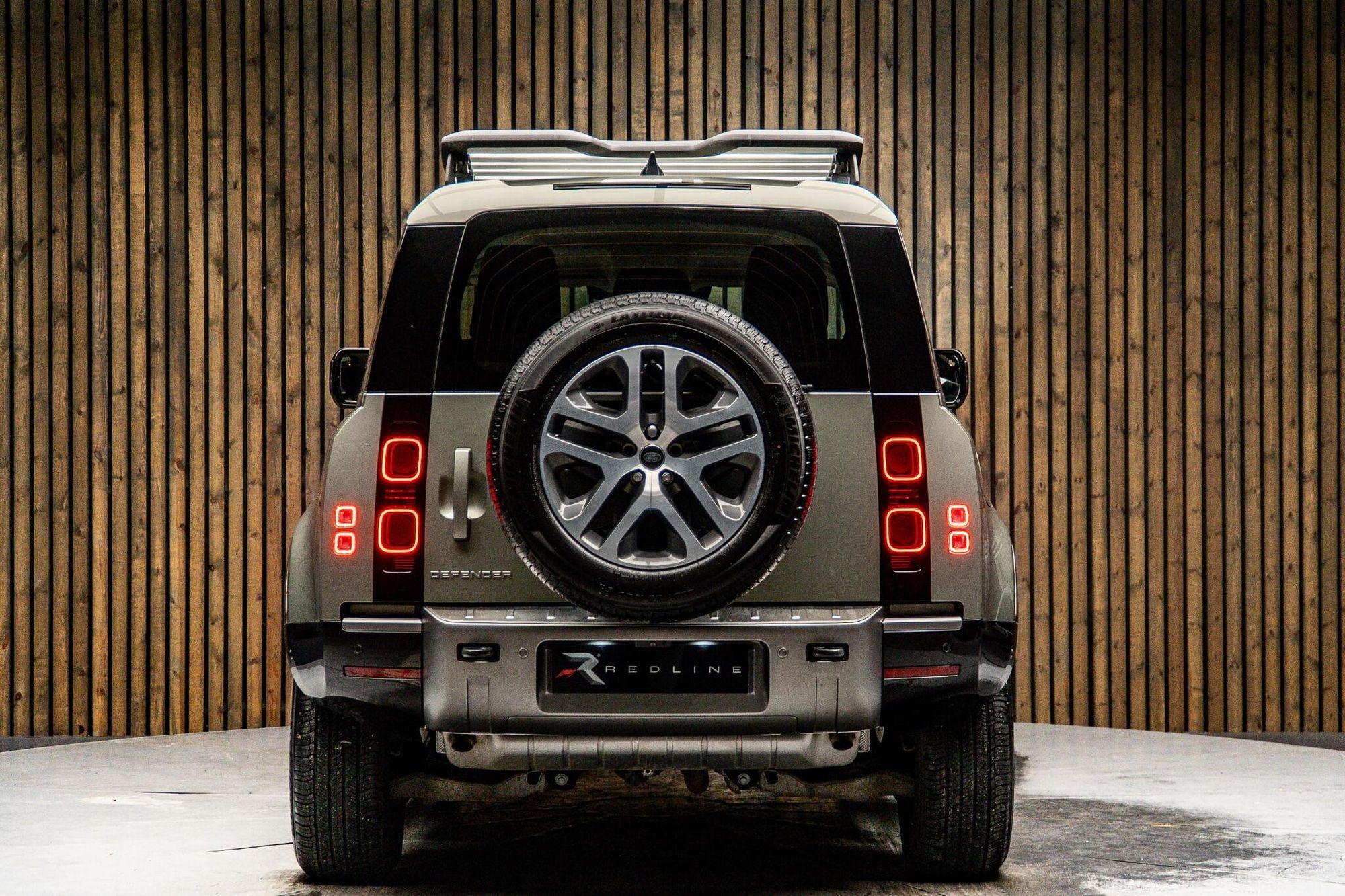 LAND ROVER DEFENDER ESTATE 2.0 P300 X-Dynamic SE 90 3dr Auto for sale UK - Slide 6